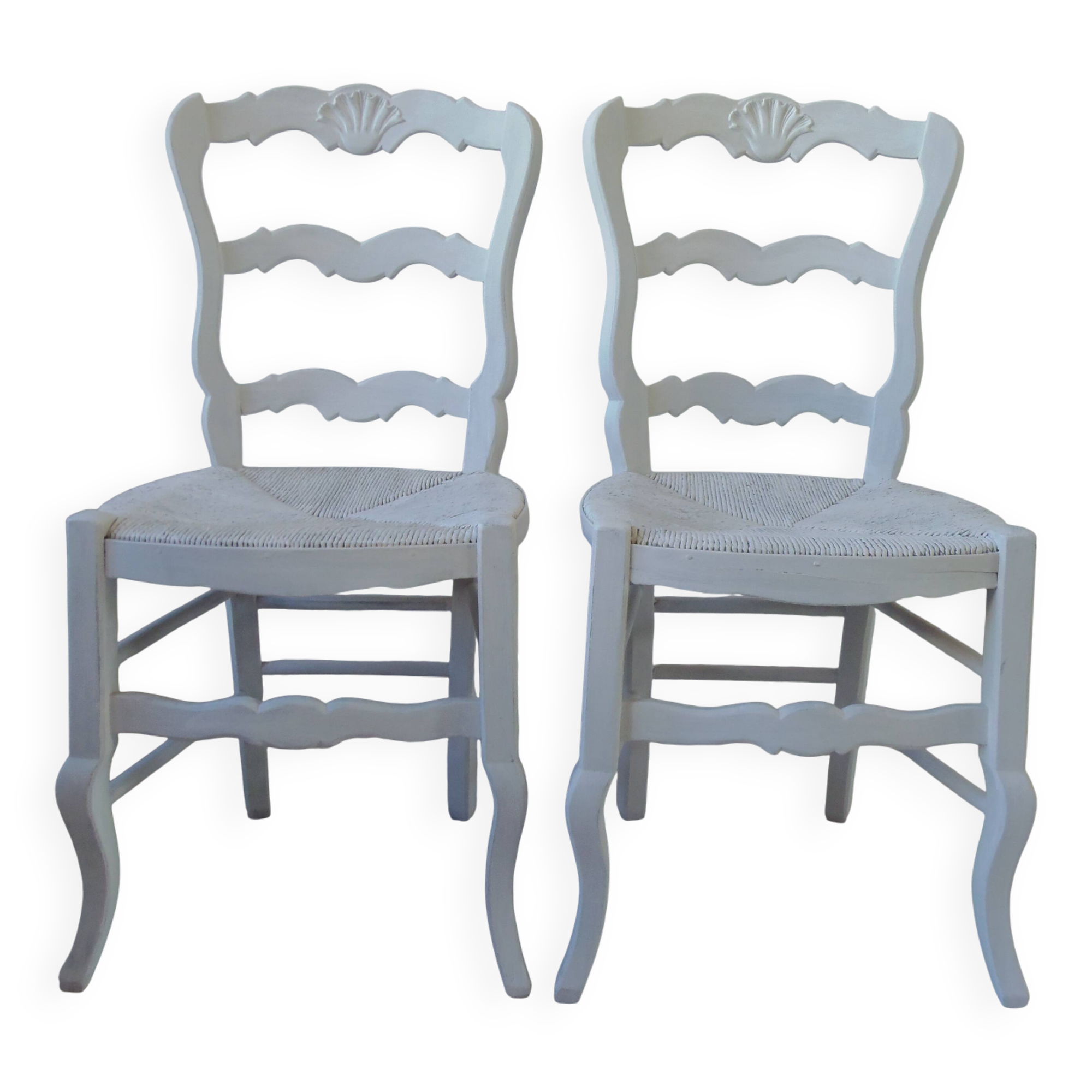 Pair of country-style chairs re-enchanted in pearl gray