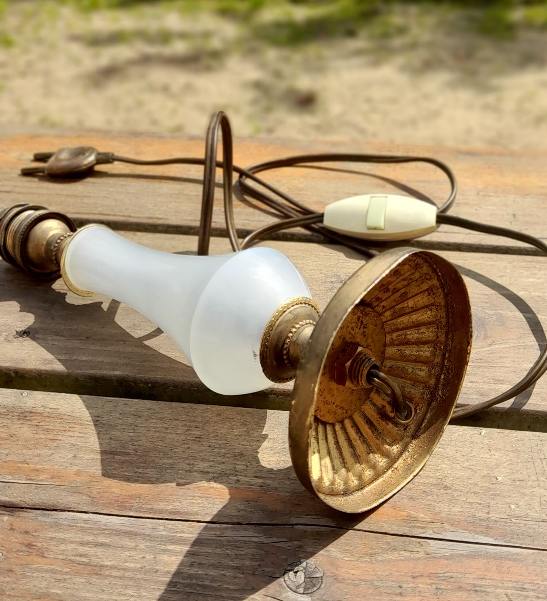 Old small lamp to put foot opaque glass, golden metal base