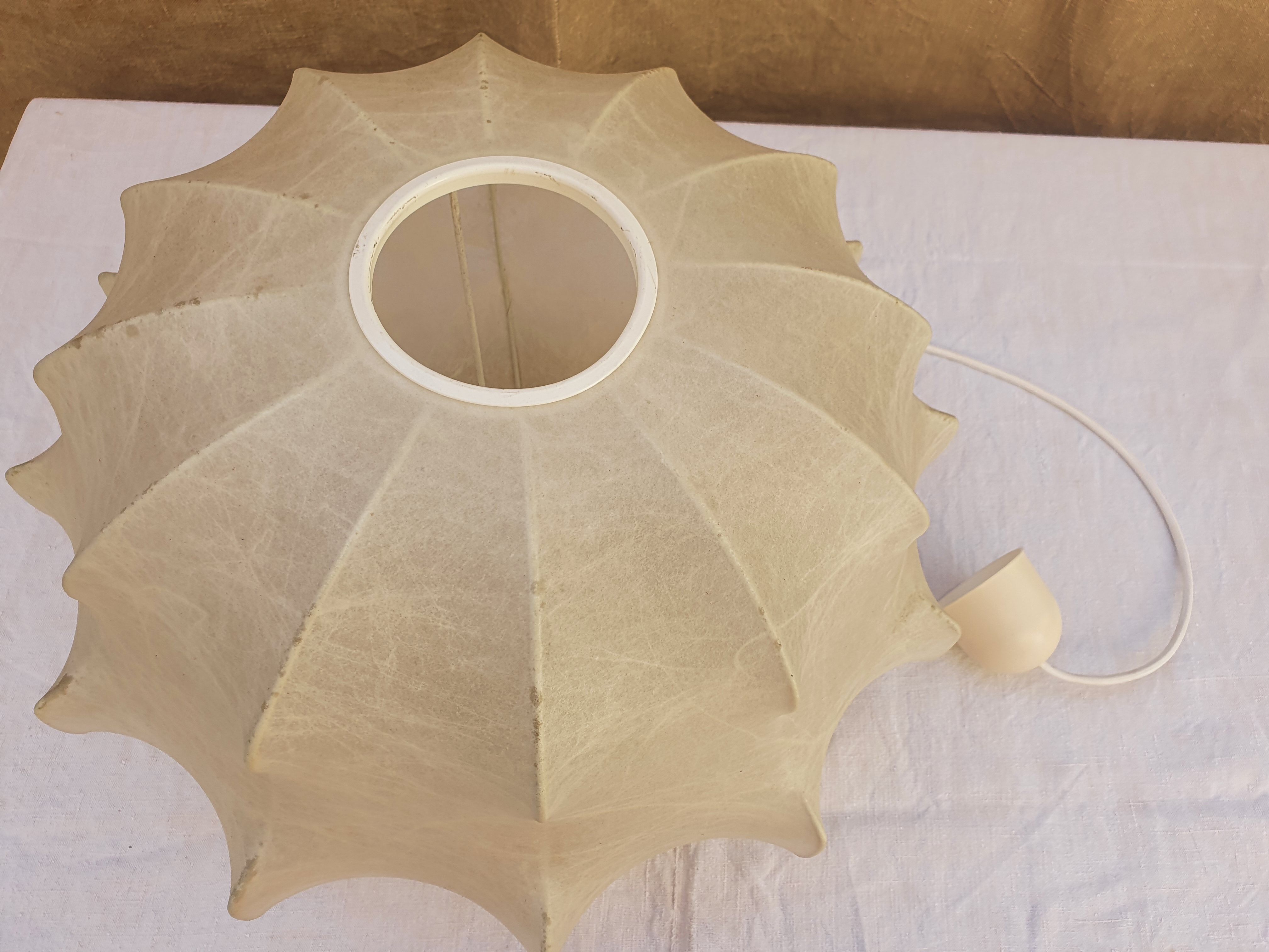 Cocoon style pendant lamp