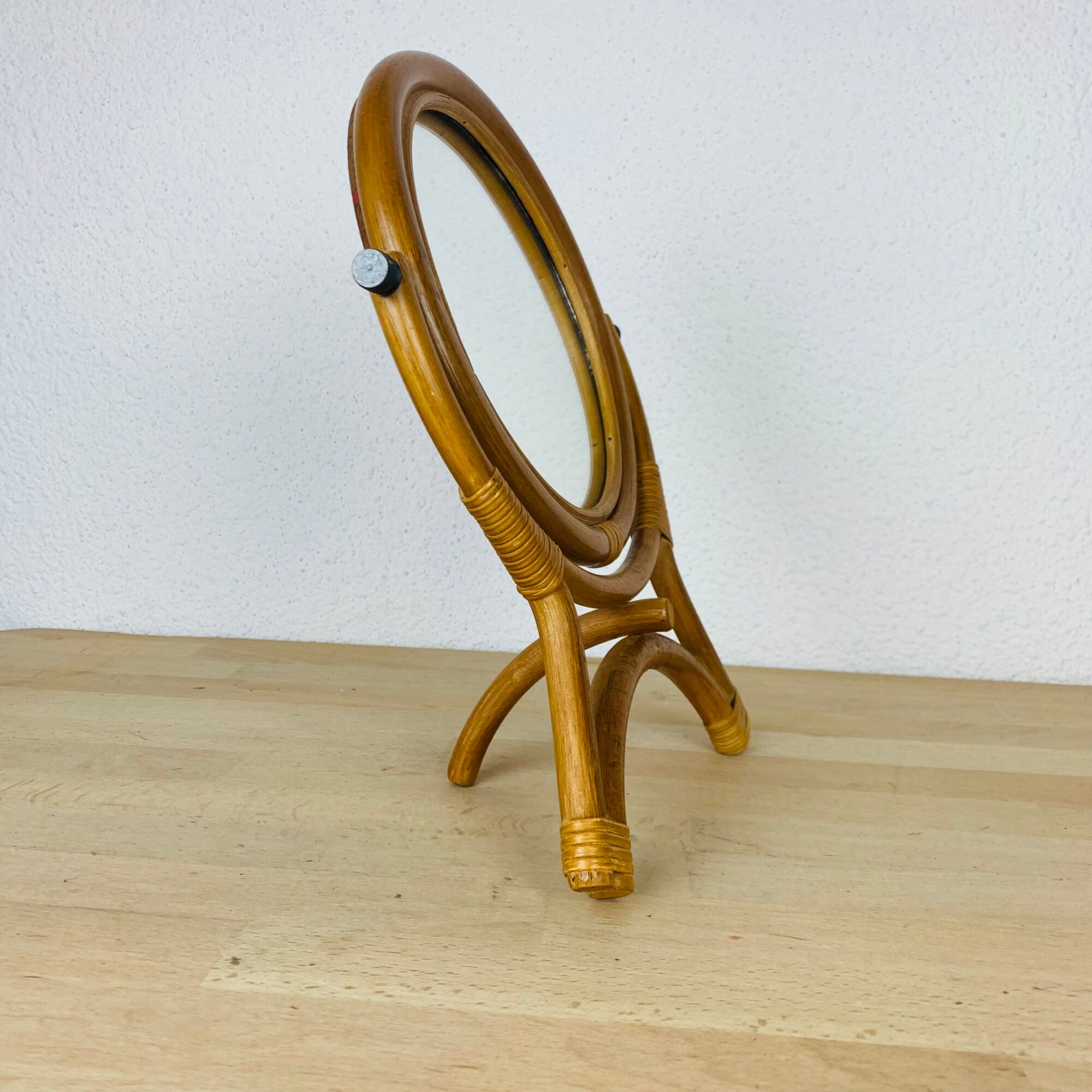 Rattan mirror on foot to pose vintage dressing table 60s