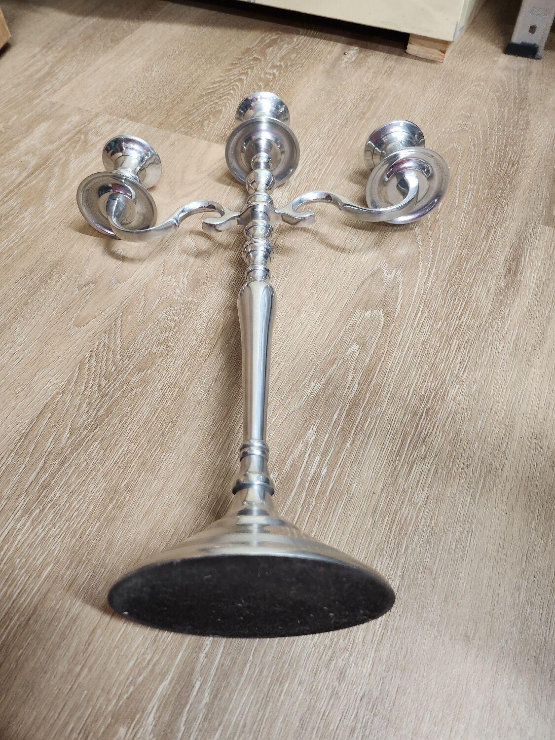 Metal candle holder