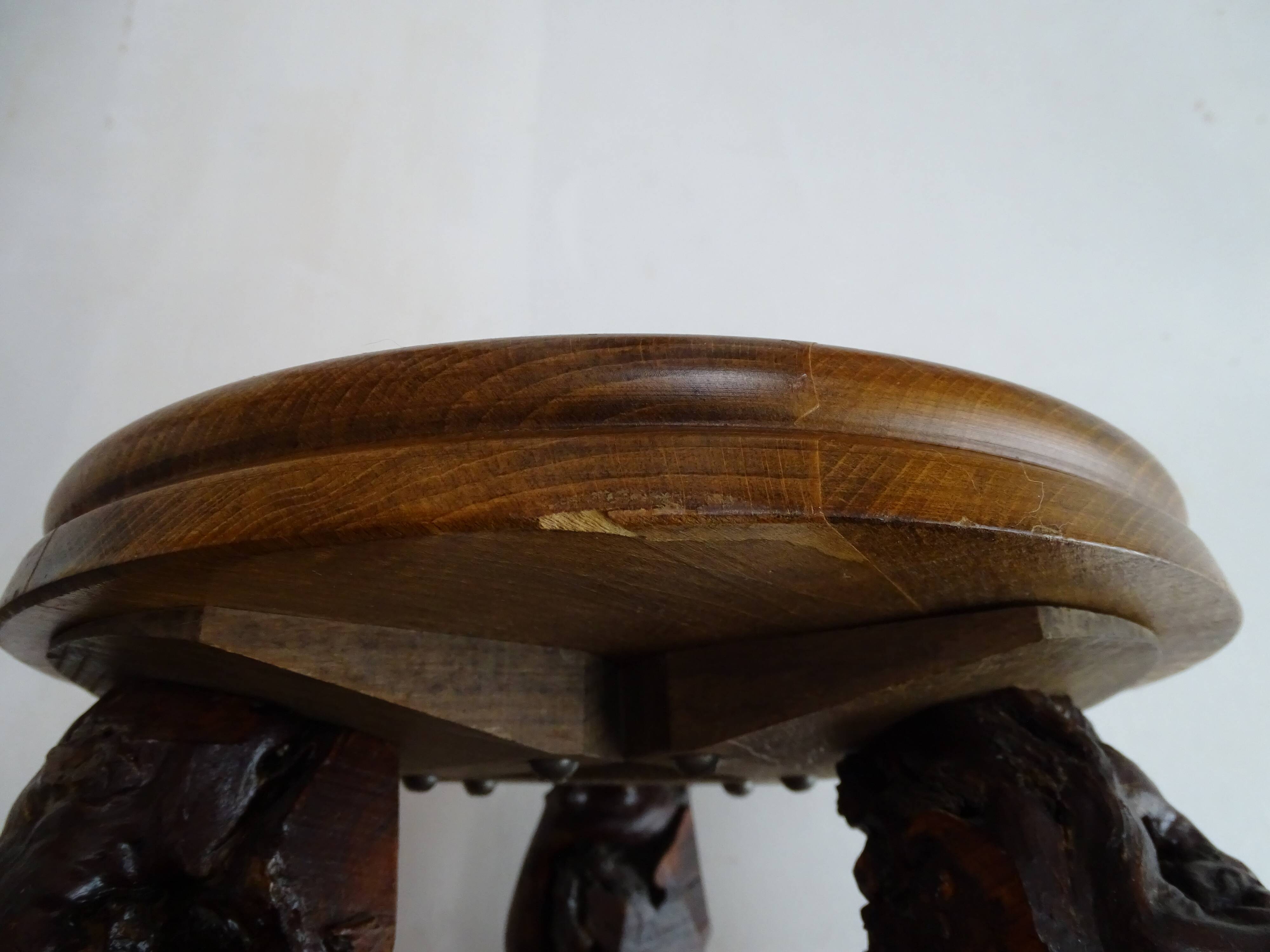 Tripod stool cep wood