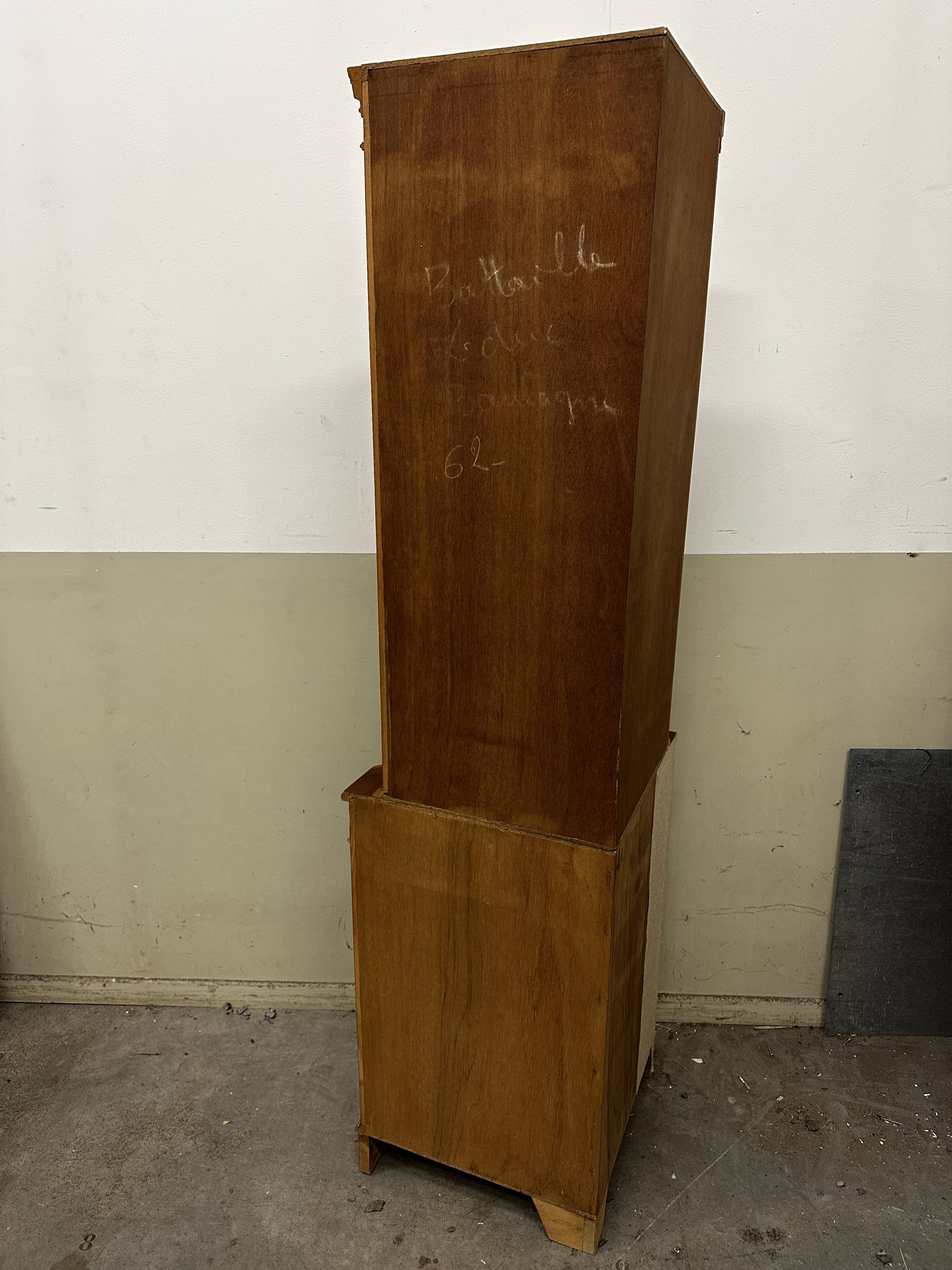 Meuble Vitrine d’encoignure en merisier XX e s