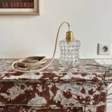 Glass lamp with diamond pattern