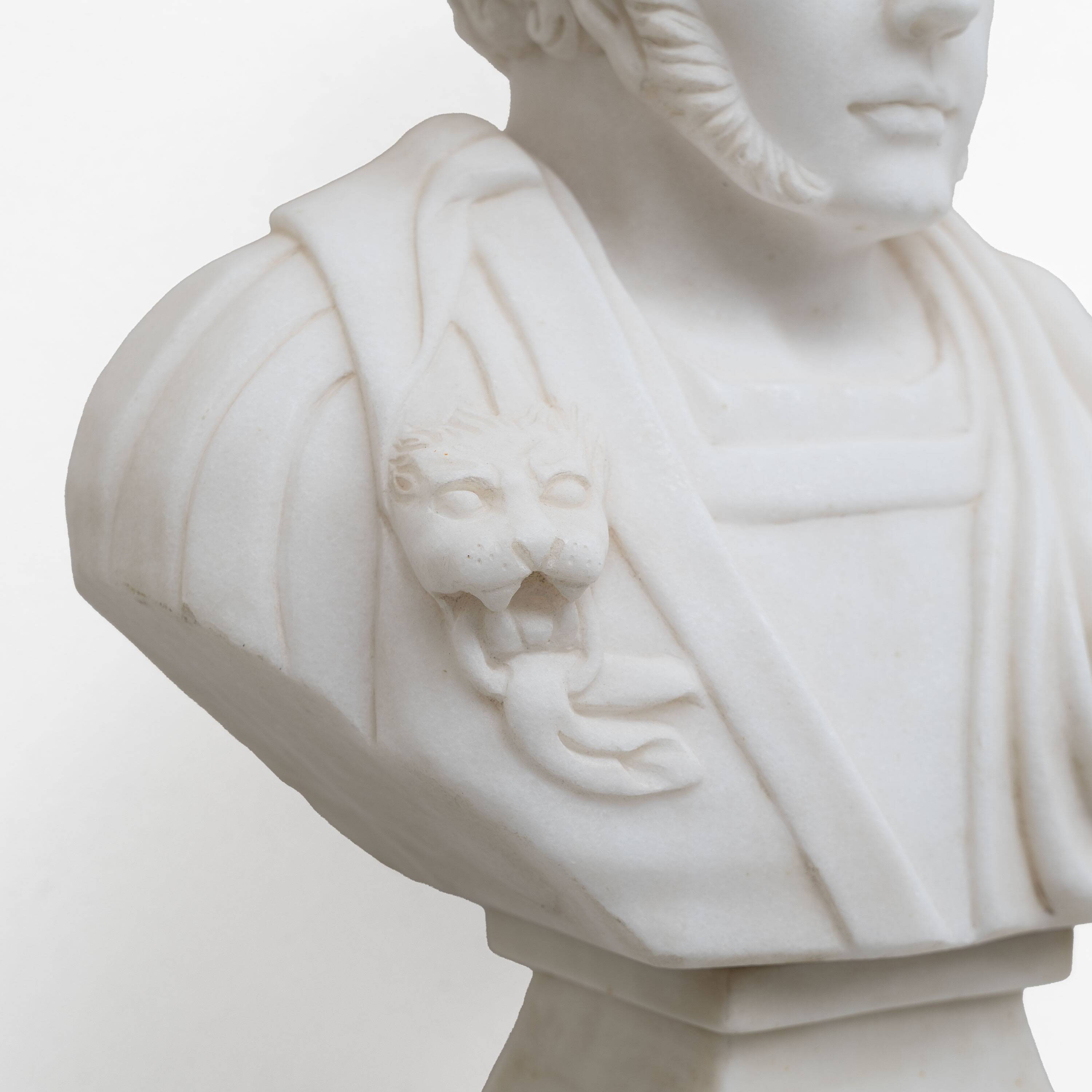 Buste en marbre blanc d'un empereur romain, XXe siècle