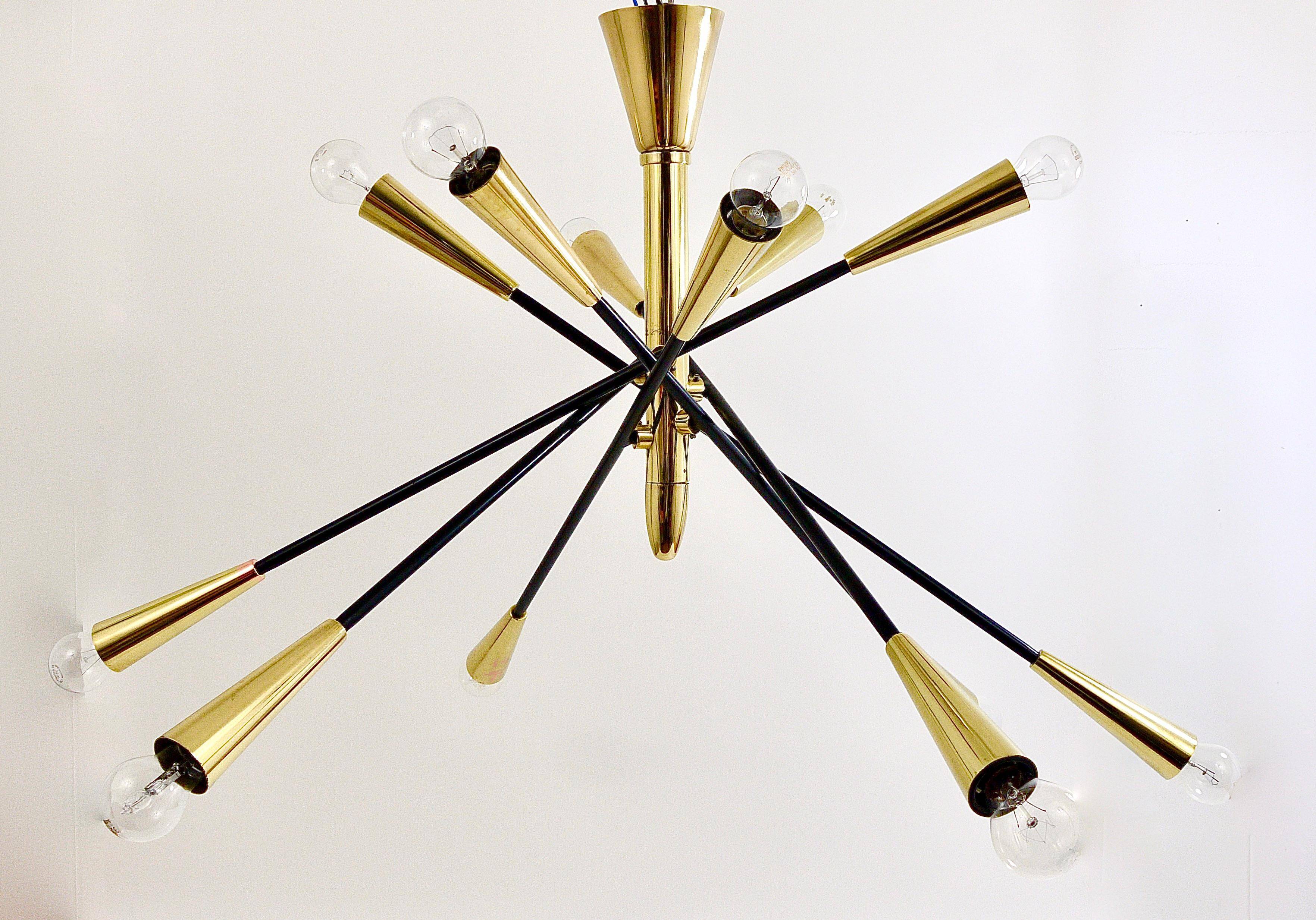 Black and brass articulated Sputnik chandelier in Stilnovo style, Italy, 1950.