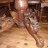 Table with 4 dragons