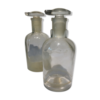 Anciens flacons de laboratoire en verre