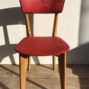 Ancienne chaise scandinave bois & vinyle rouge années 60 vintage