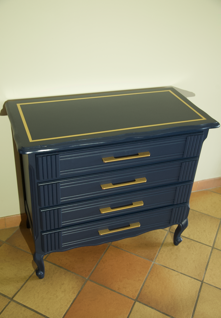 Commode bleue relookée