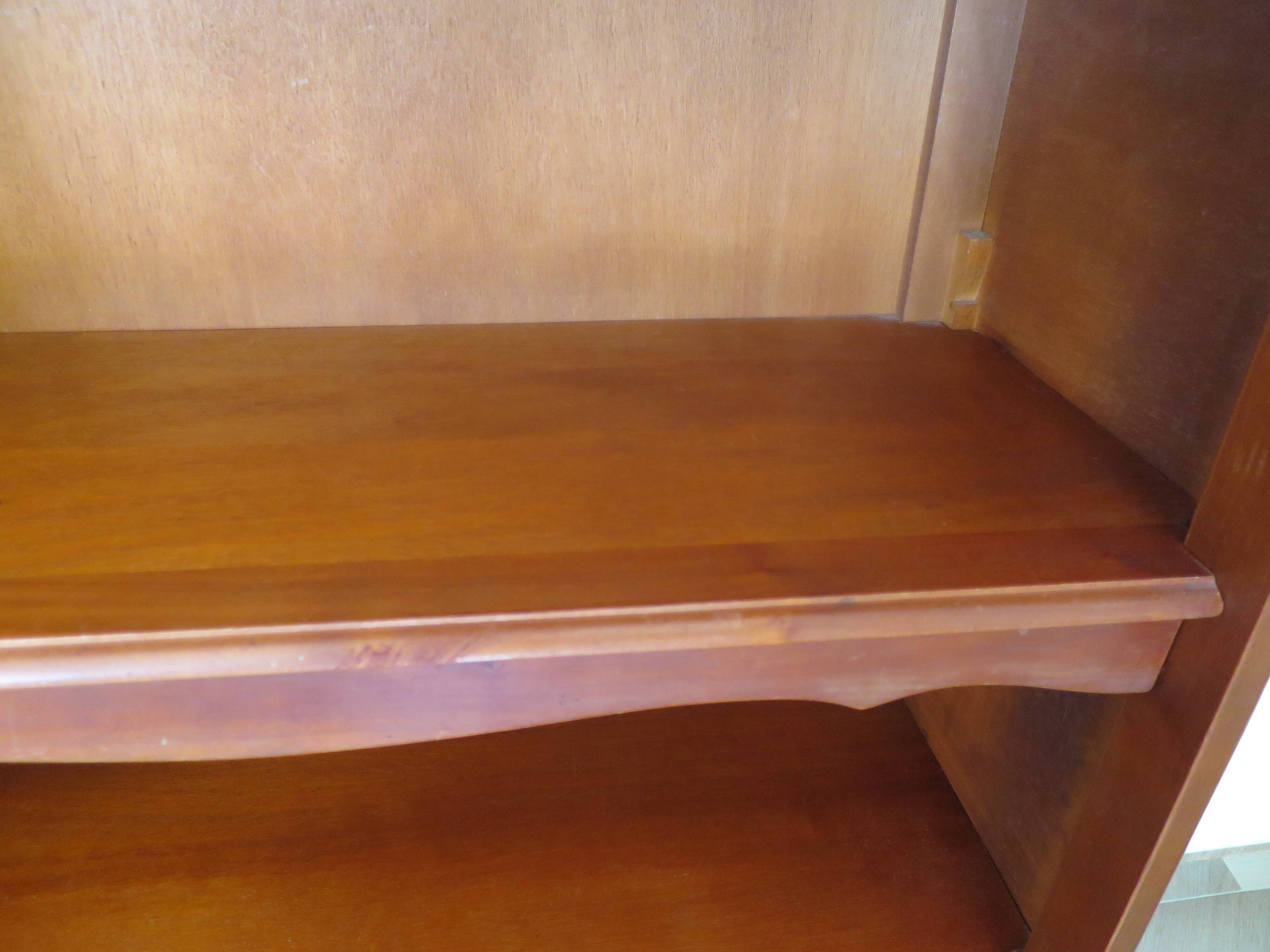 Beau bibus en merisier - 3 niveaux -Tablettes ajustables -Style Louis XV