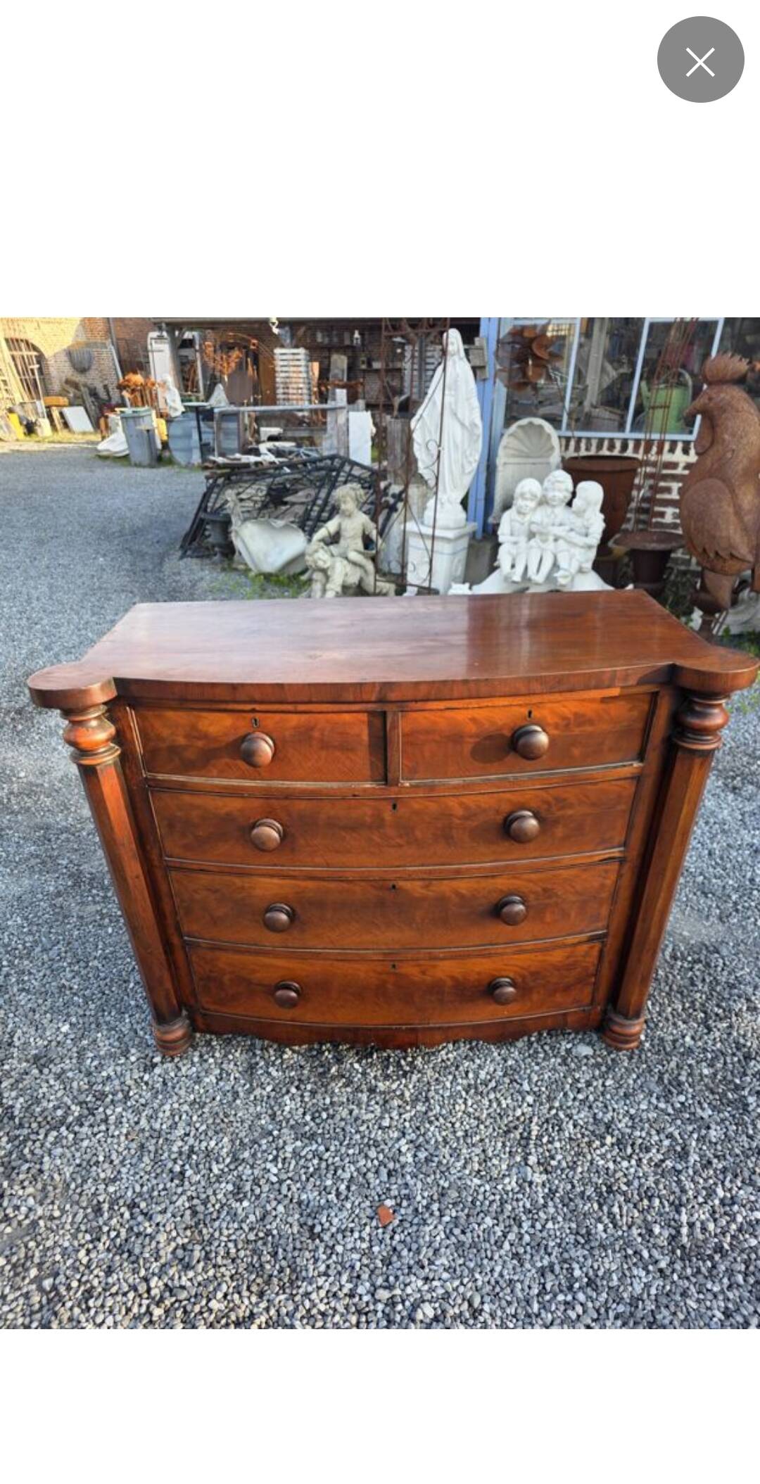 Commode galbée ancienne en acajou