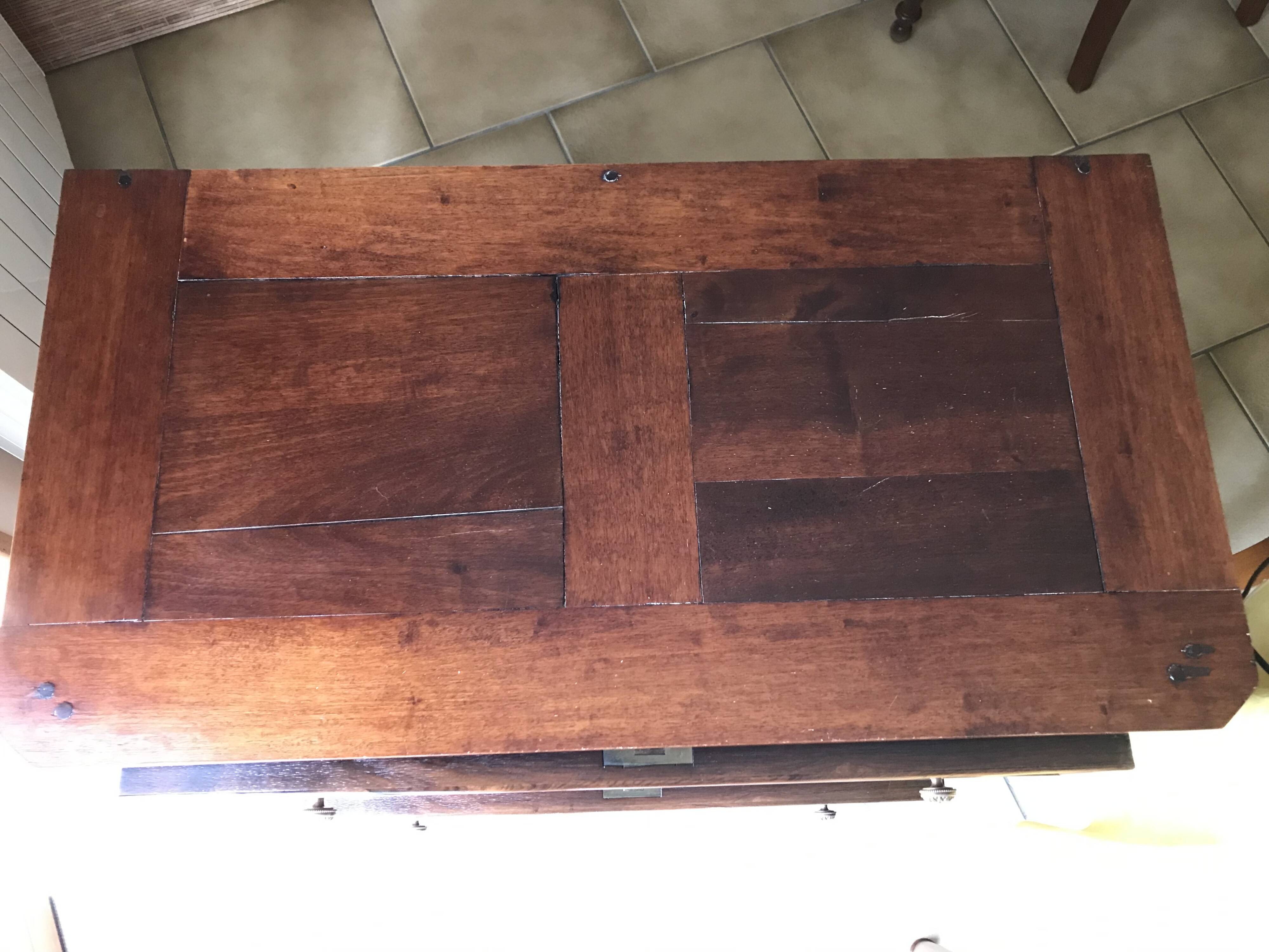 Small chest of drawers from the end of the 19th century