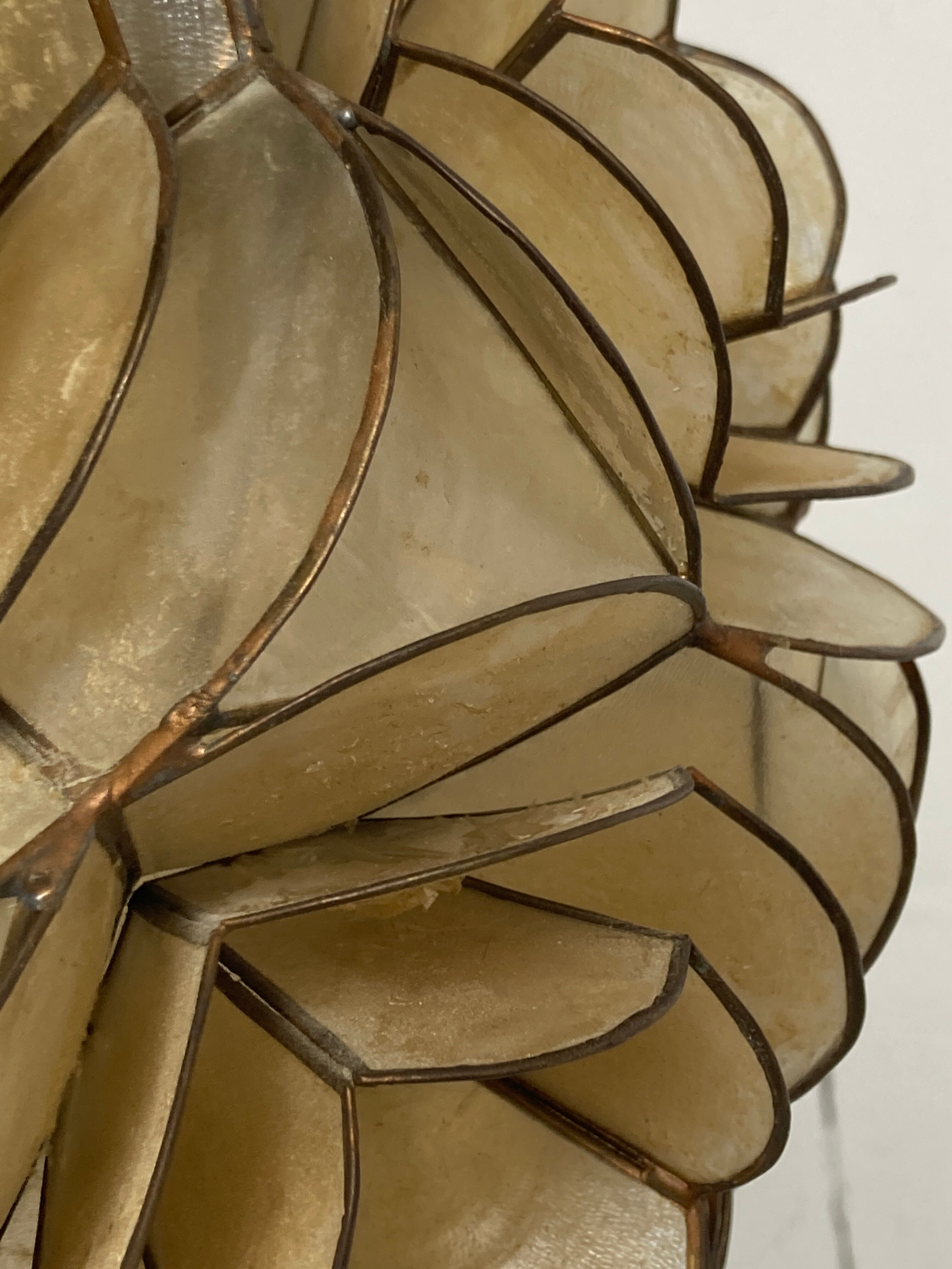 Suspension fleur Capiz « nacre », Allemagne 1960 par Rausch