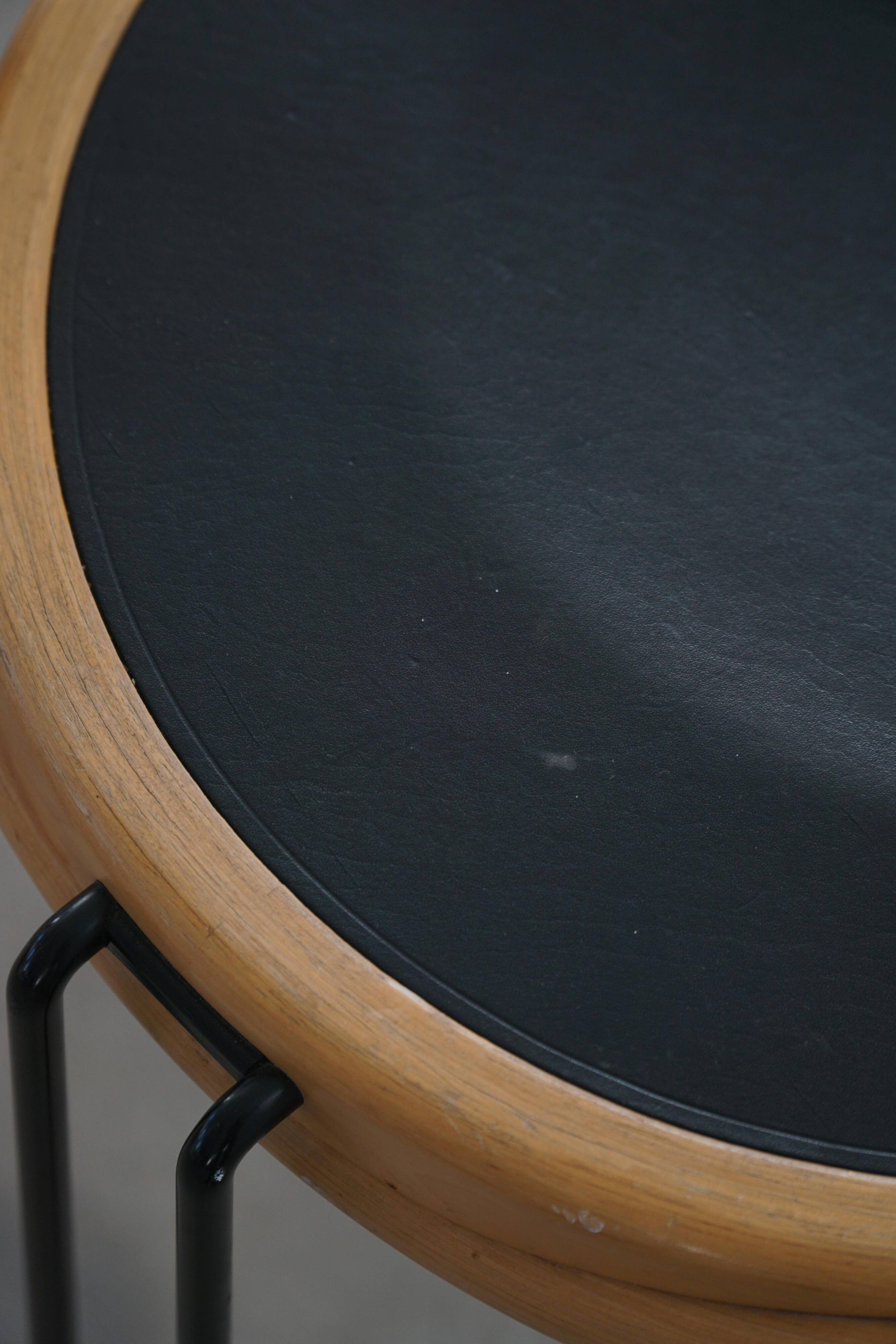 Set of 4 sculptural dining chairs "Oblado" by Børge Lindau, modern Scandinavian, 1980.