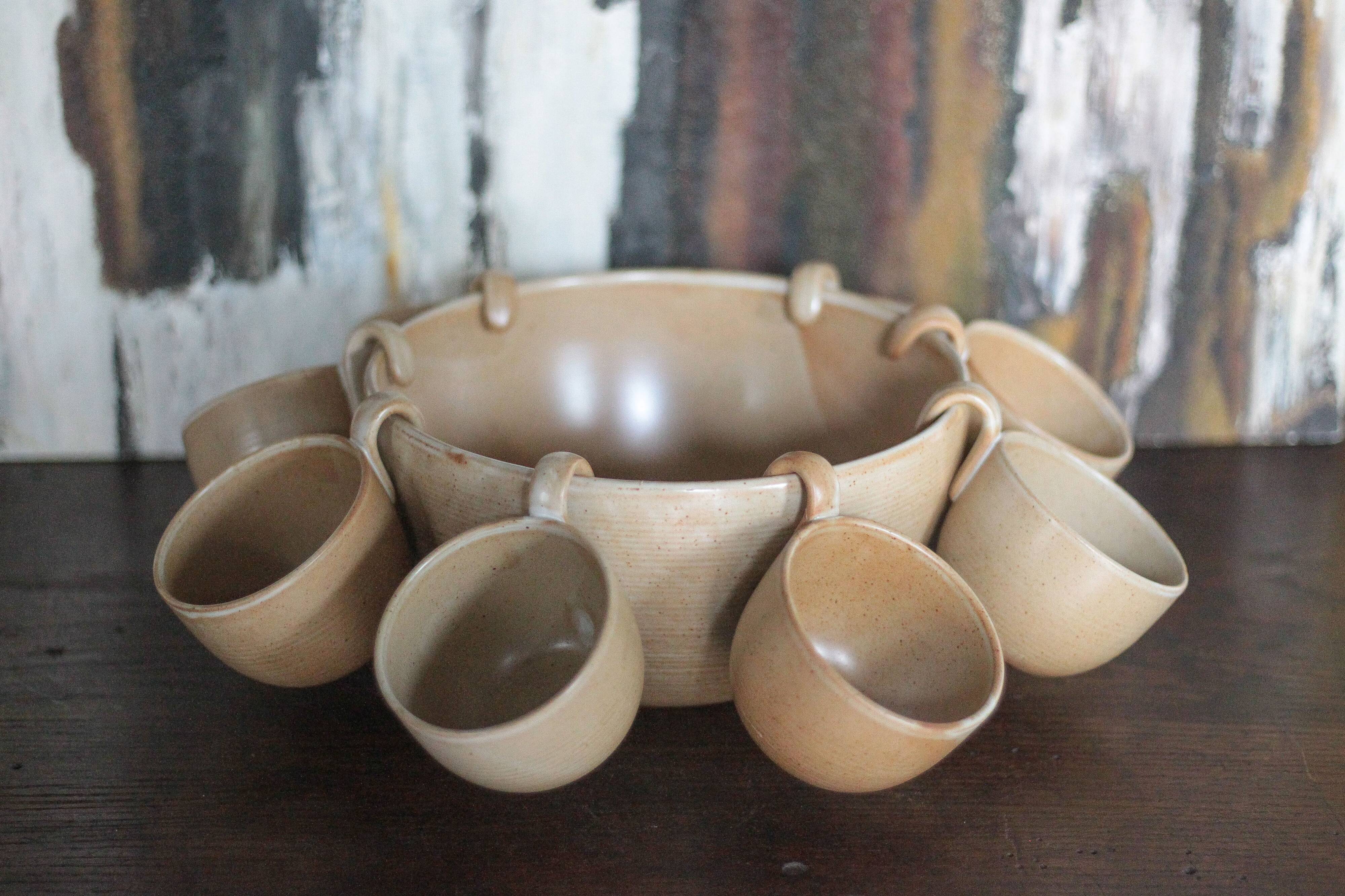 Service stoneware Village France salad bowl and its 8 cups, sangria service or