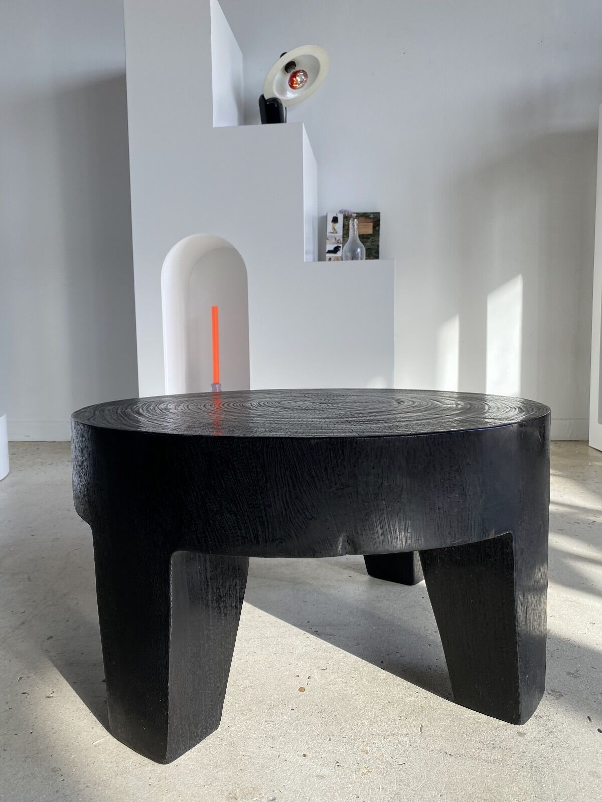 Coffee table en bois massif monoxyle noir