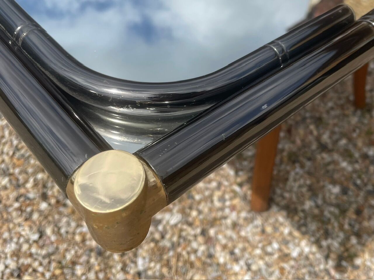 Vintage rectangular wall mirror in tubular metal and brass, 1970s/1980s.