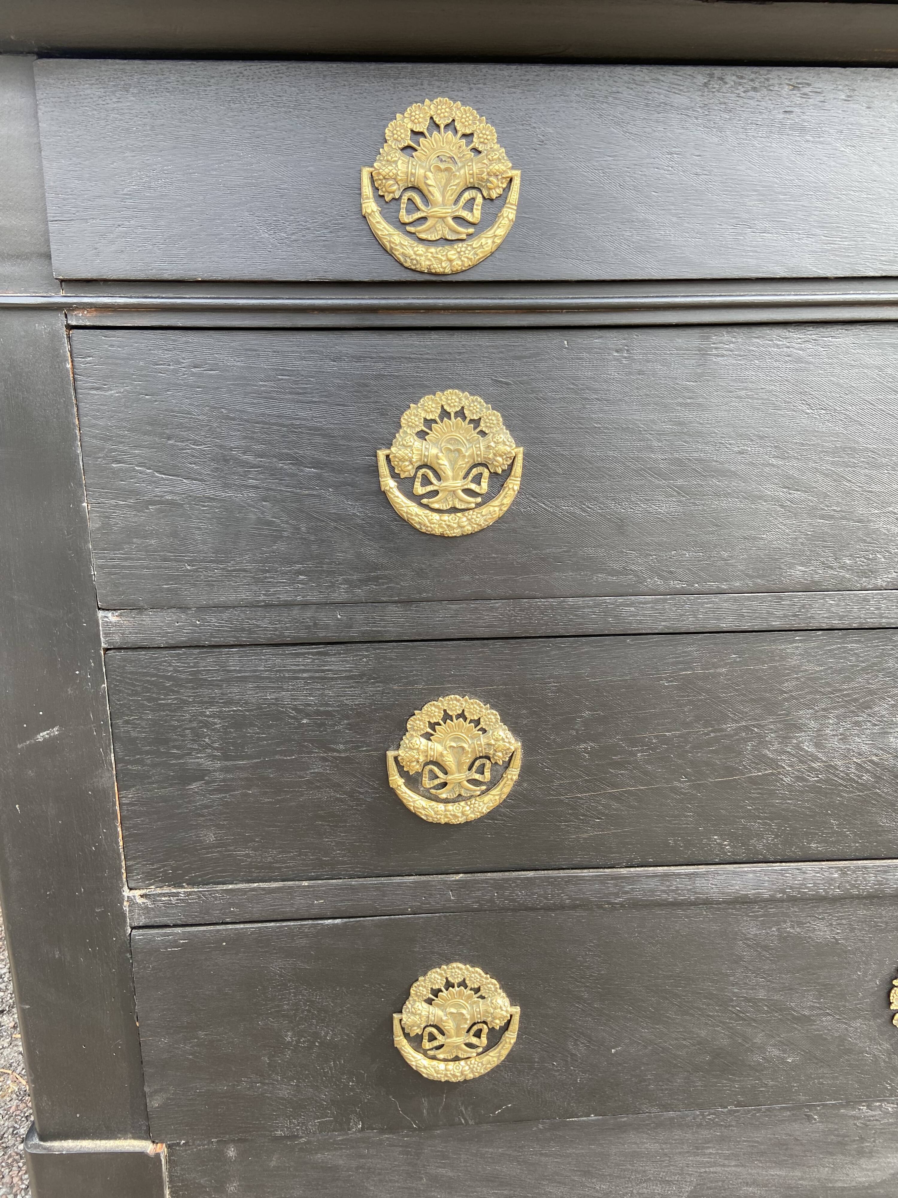 Old period chest of drawers black patinated