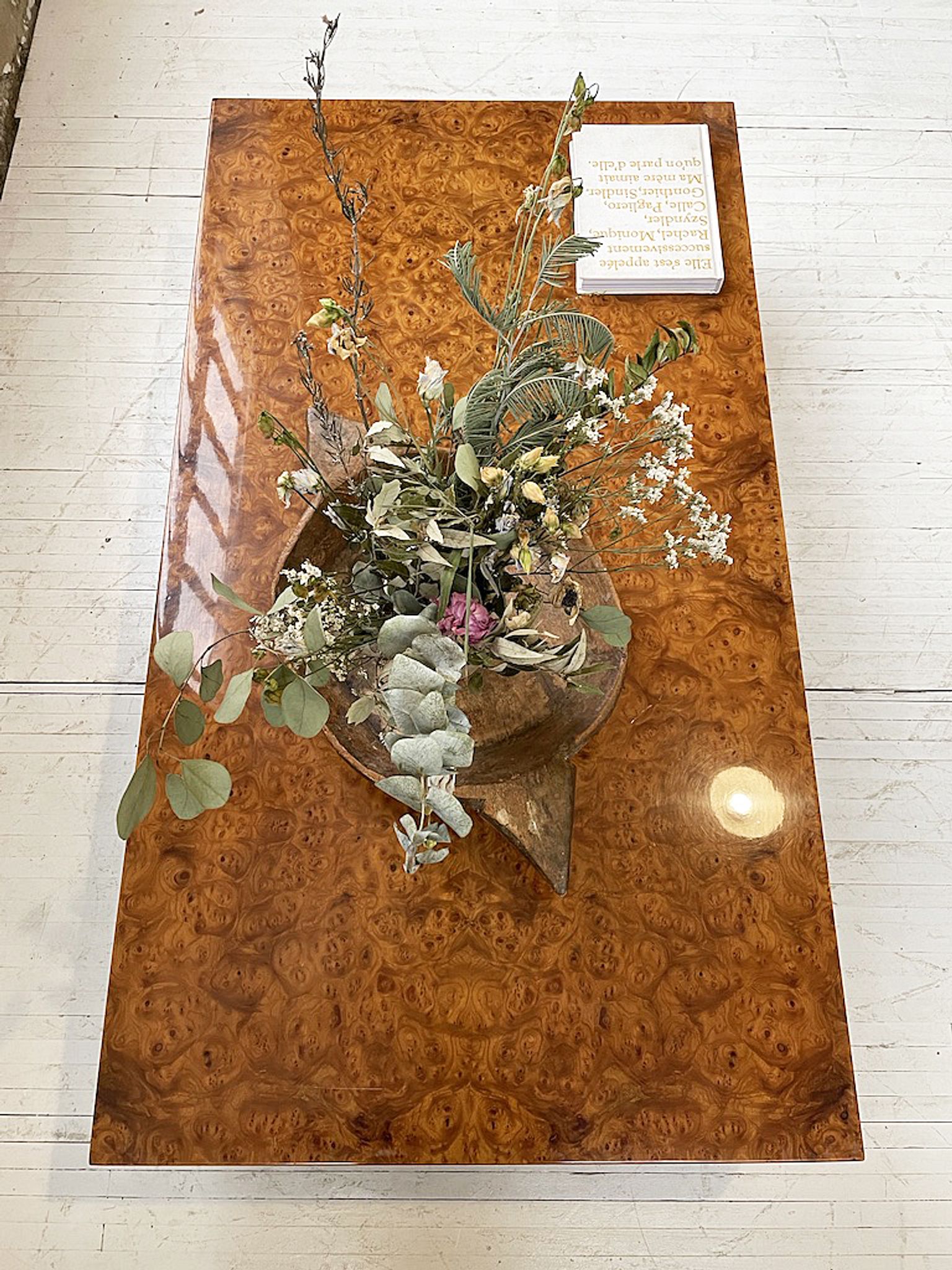 Table basse italienne laque loupe d’orme