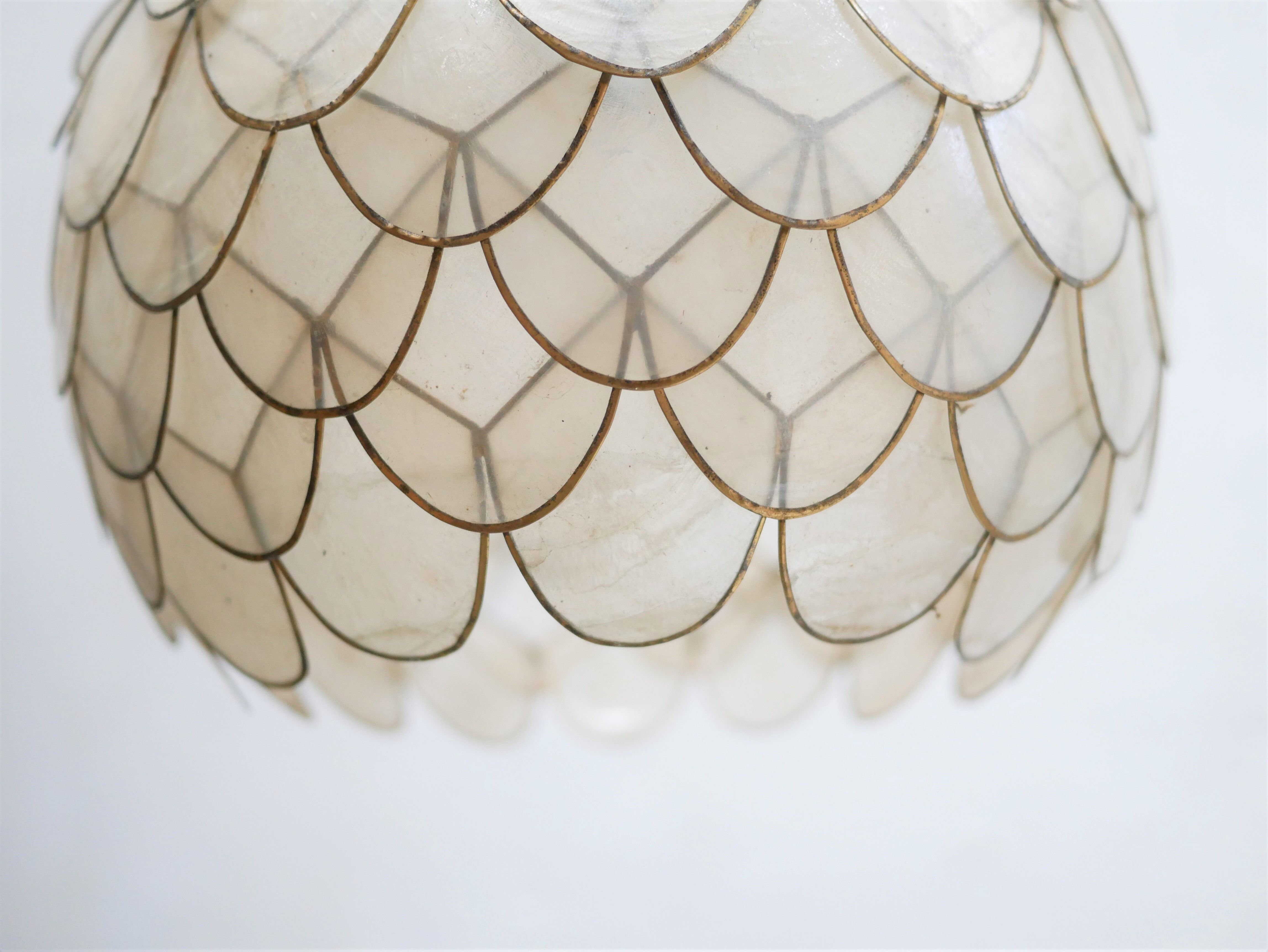 Suspension fleur vintage en nacre