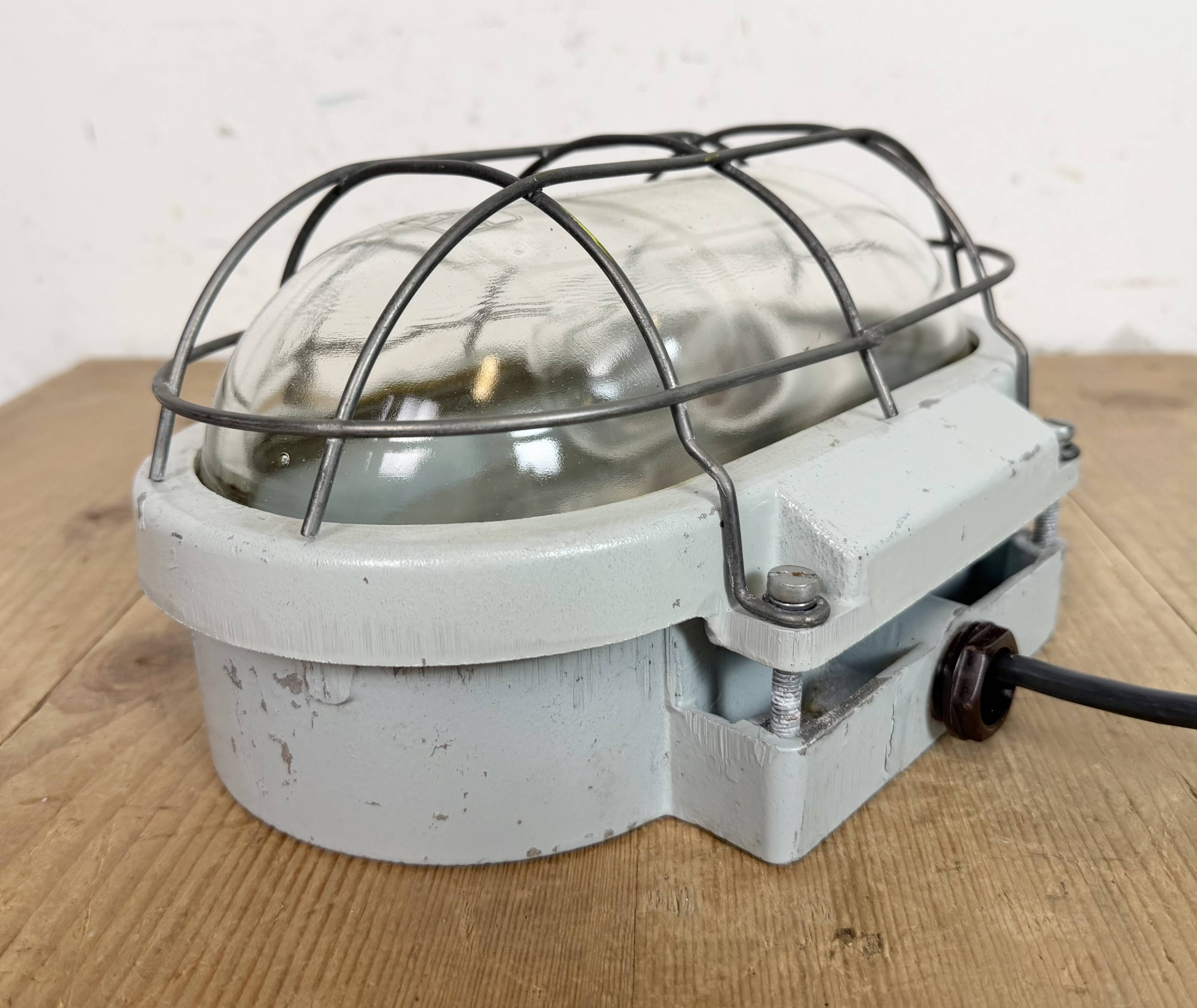 Industrial Cast Aluminium Wall Light with Clear Glass, 1970s