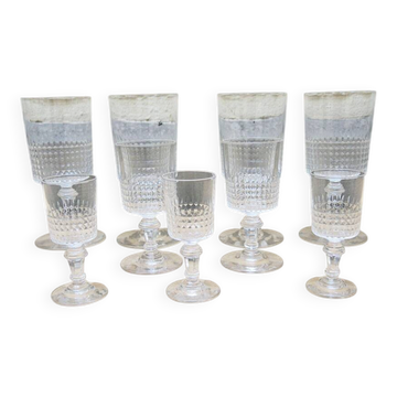 Lot de 9 anciens verres à pied de style Baccarat