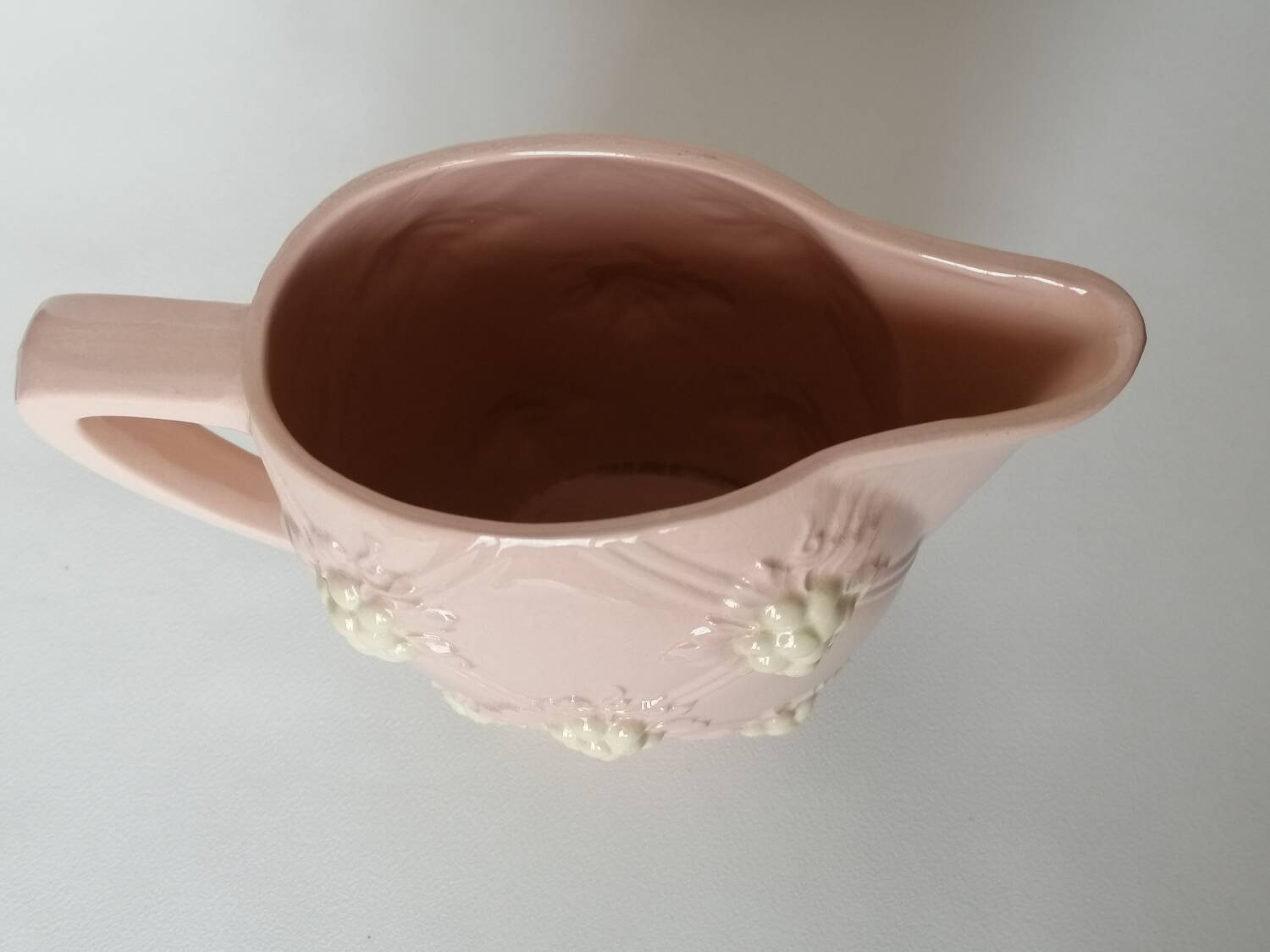Pitcher slip digoin sarreguemines grape decor