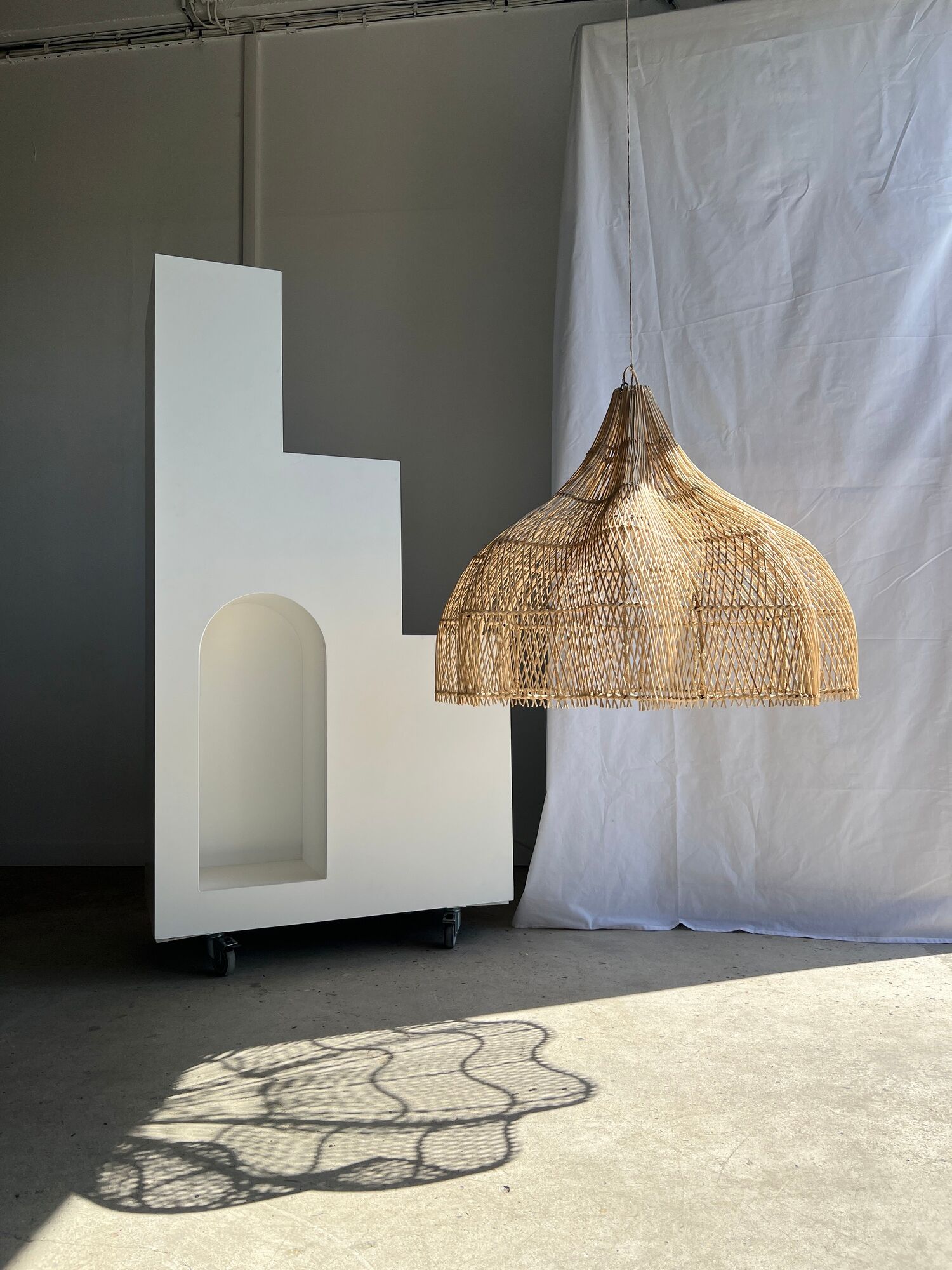 Rattan pendant lamp in the shape of a flower