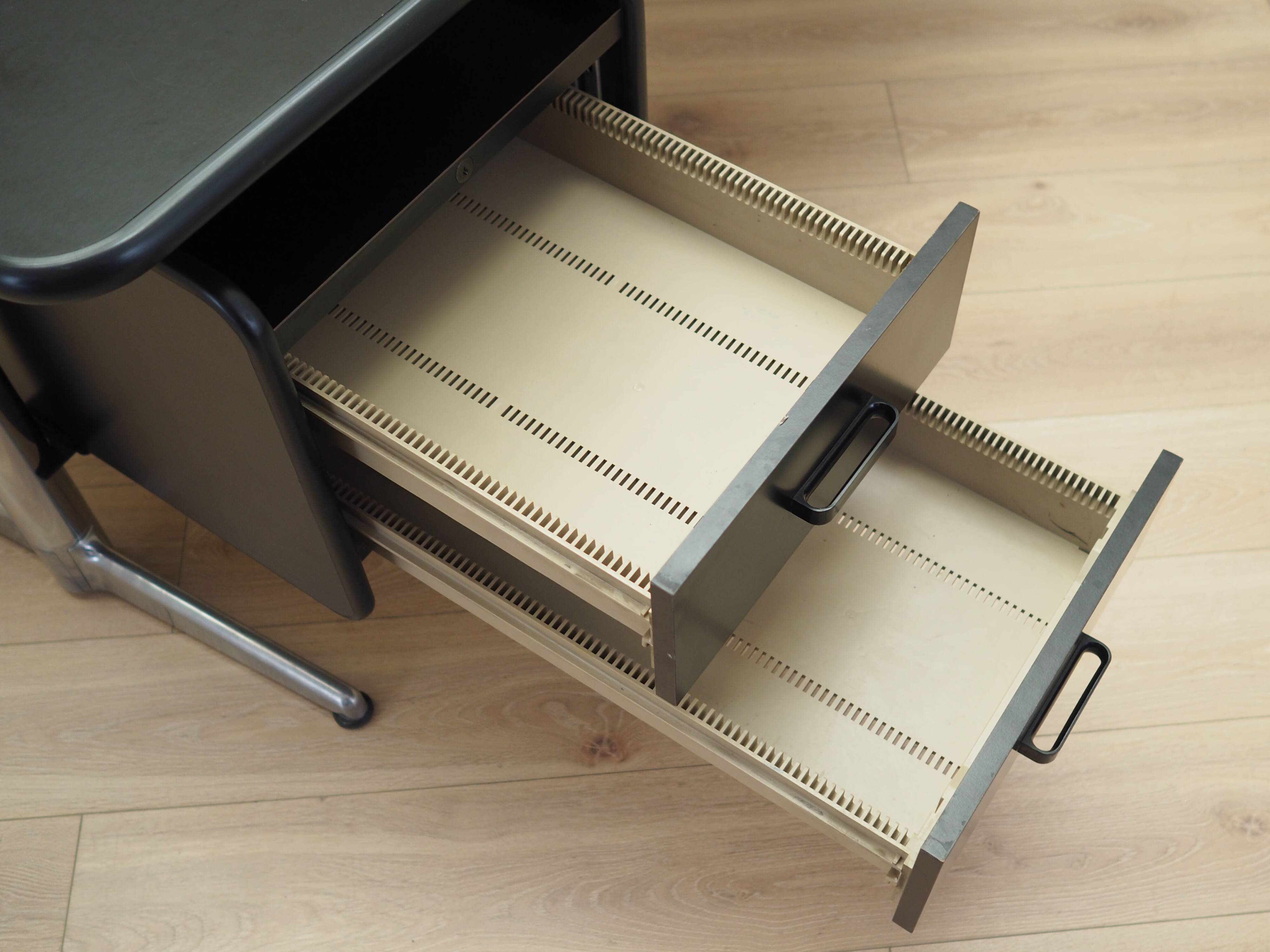 Bureau, design italien, années 1970, designer : Giancarlo Piretti, fabricant : Ano