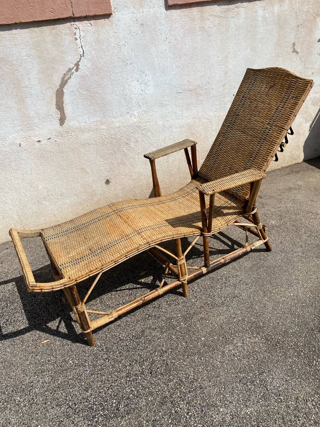 Wicker lounge chair