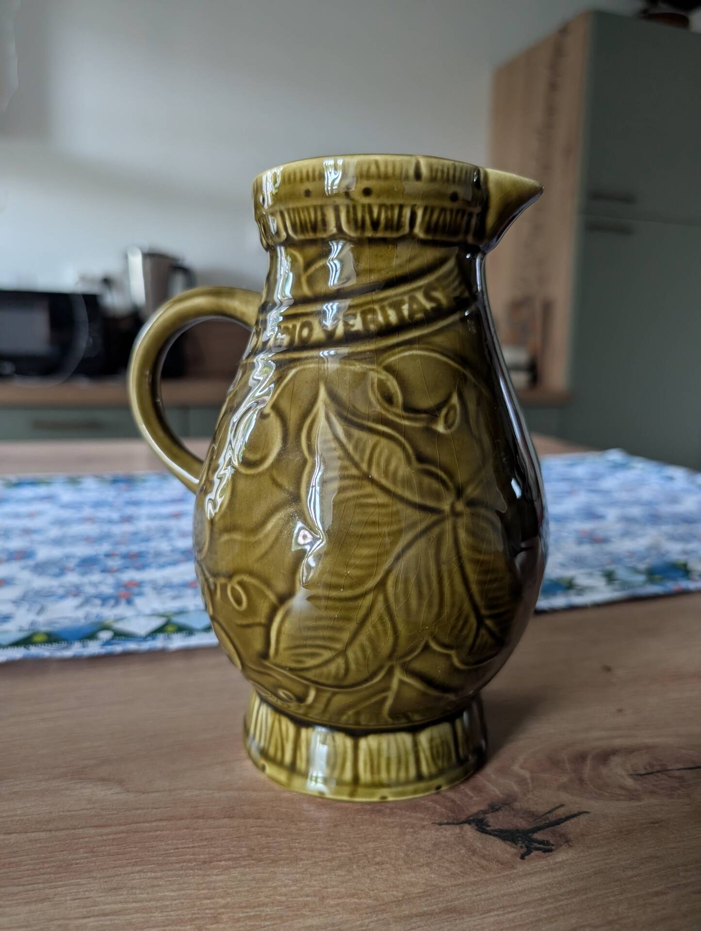 Wine jug "in vino veritas"