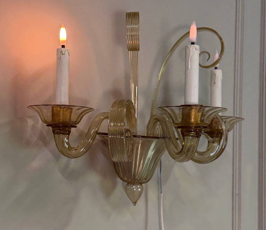 Venetian wall light in gilded Murano glass, circa 1940, set of five available.