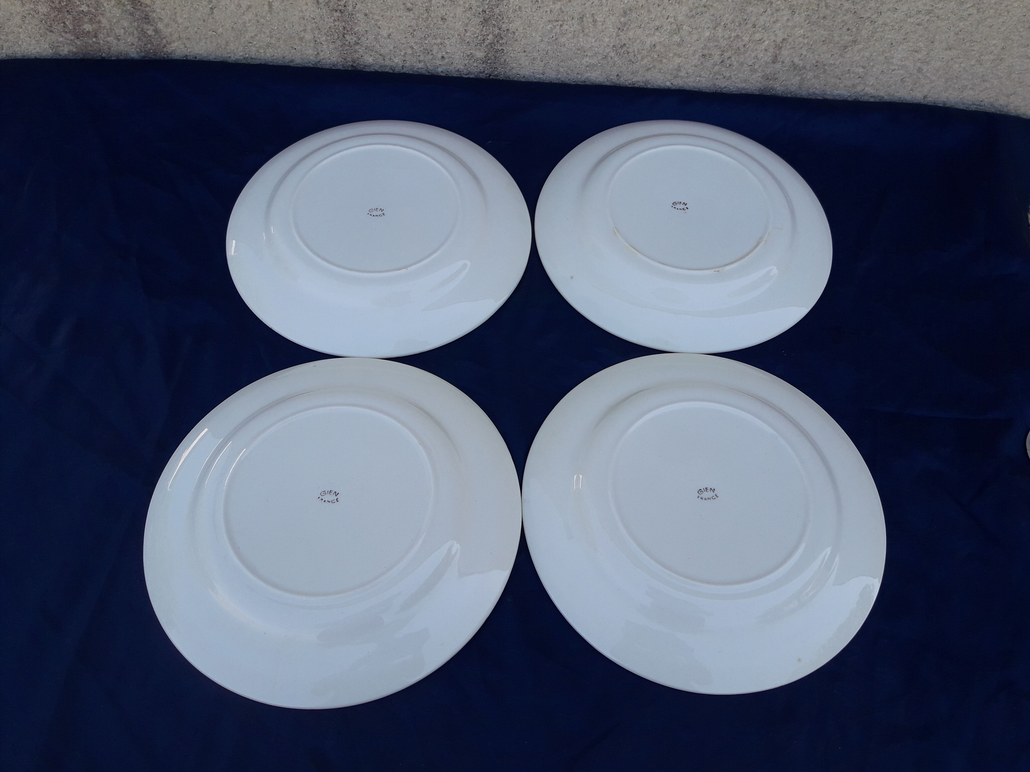 4 plates in Gien earthenware with a purple marli