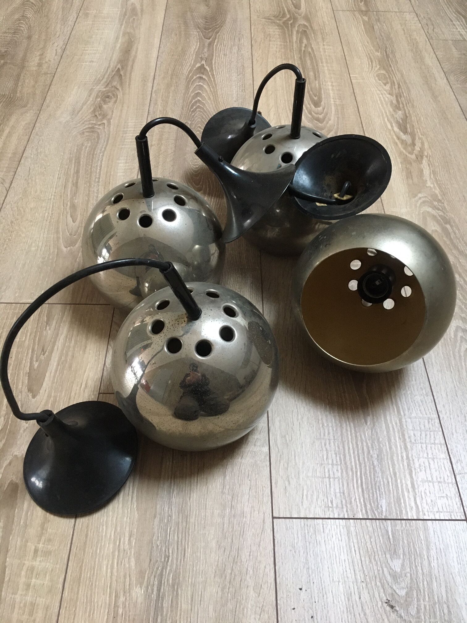 Light hanging chrome balls