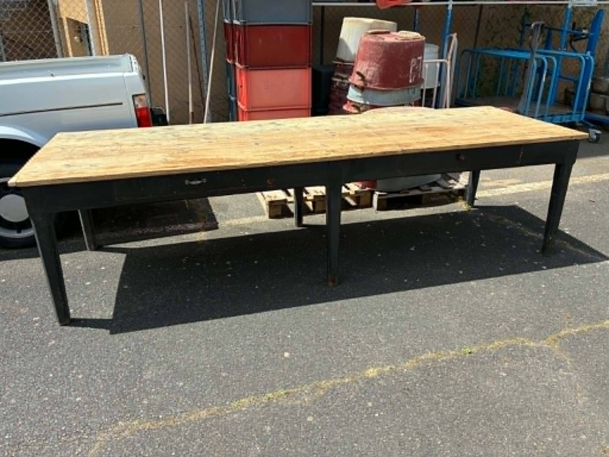 Black dining table in fir.