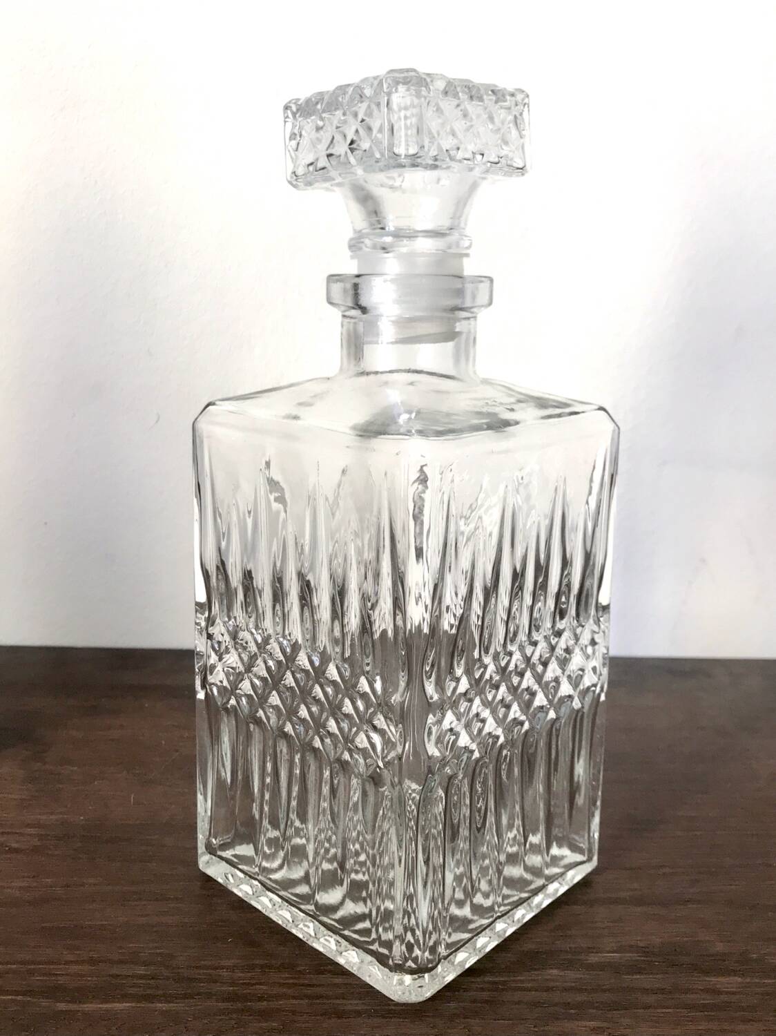 Glass whiskey decanter