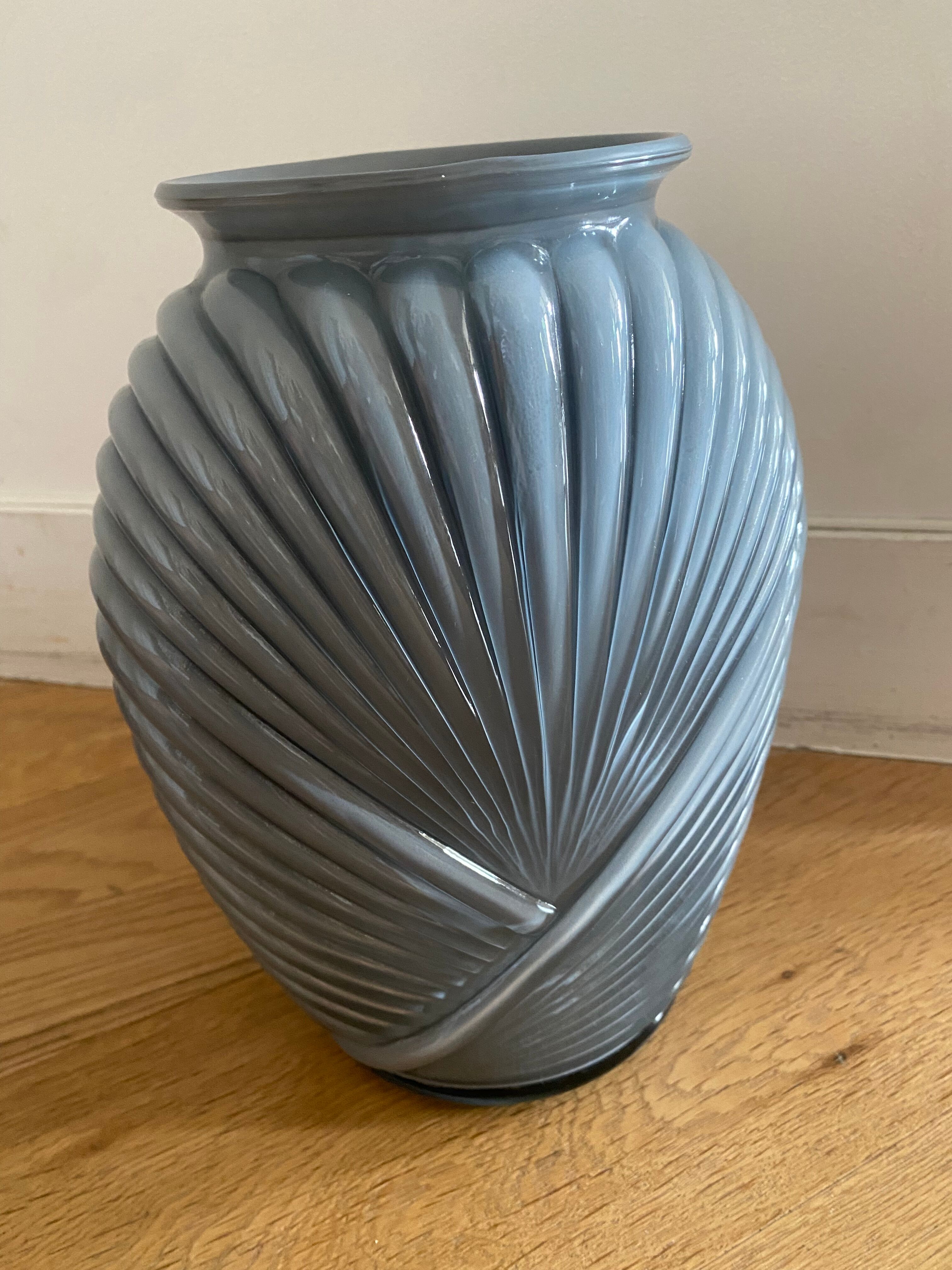 Vase  art déco en verre gris Anchor Hocking
