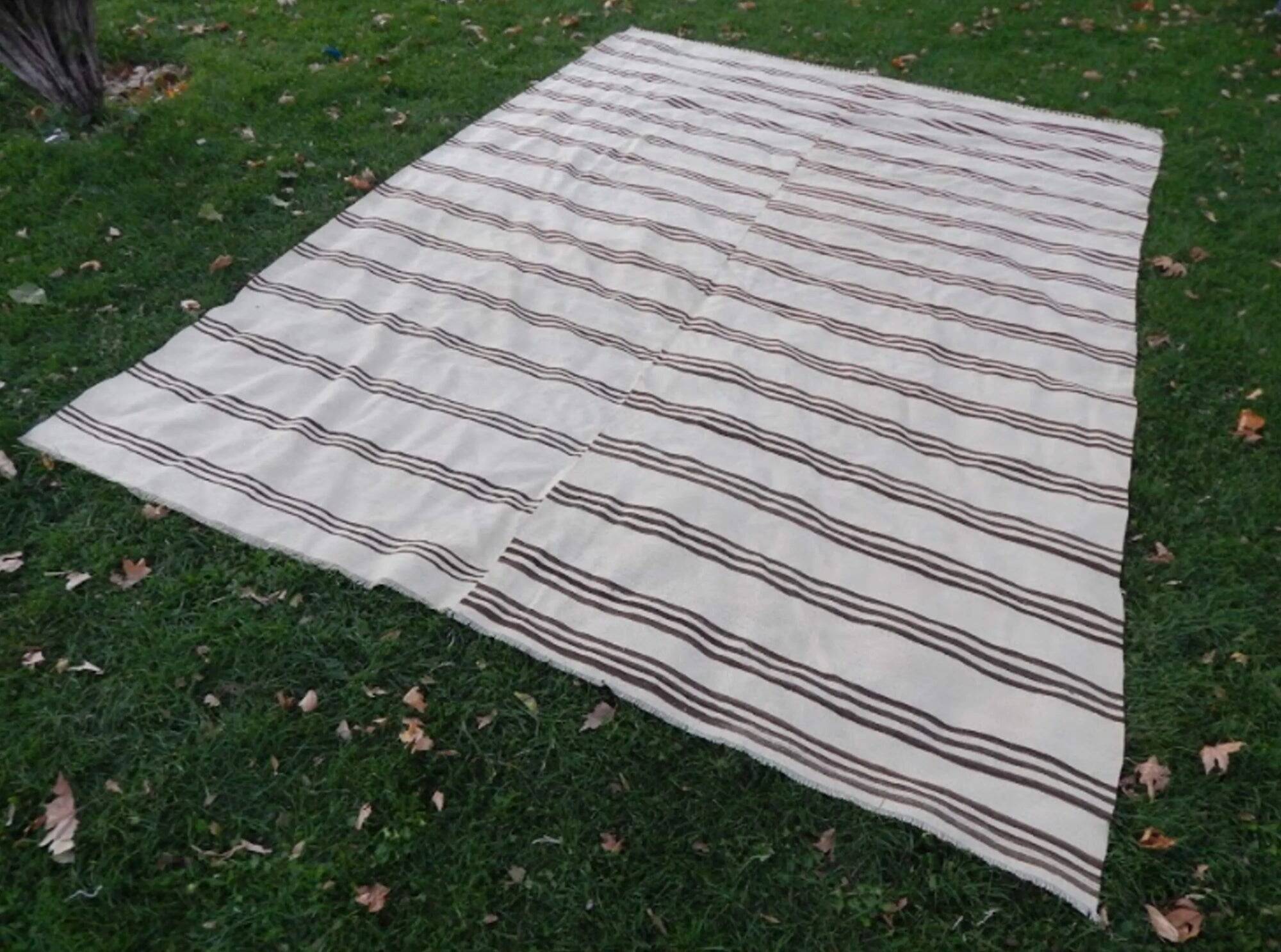 Vintage Turkish kilim, handwoven, 280x380 cm.