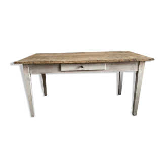 Farm table