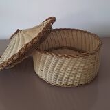 Vintage woven wicker basket with lid - Natural crafts