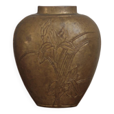 Vase ancien en laiton / bronze - Décor Iris - Style Art Nouveau