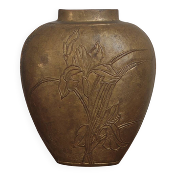 Vase ancien en laiton / bronze - Décor Iris - Style Art Nouveau