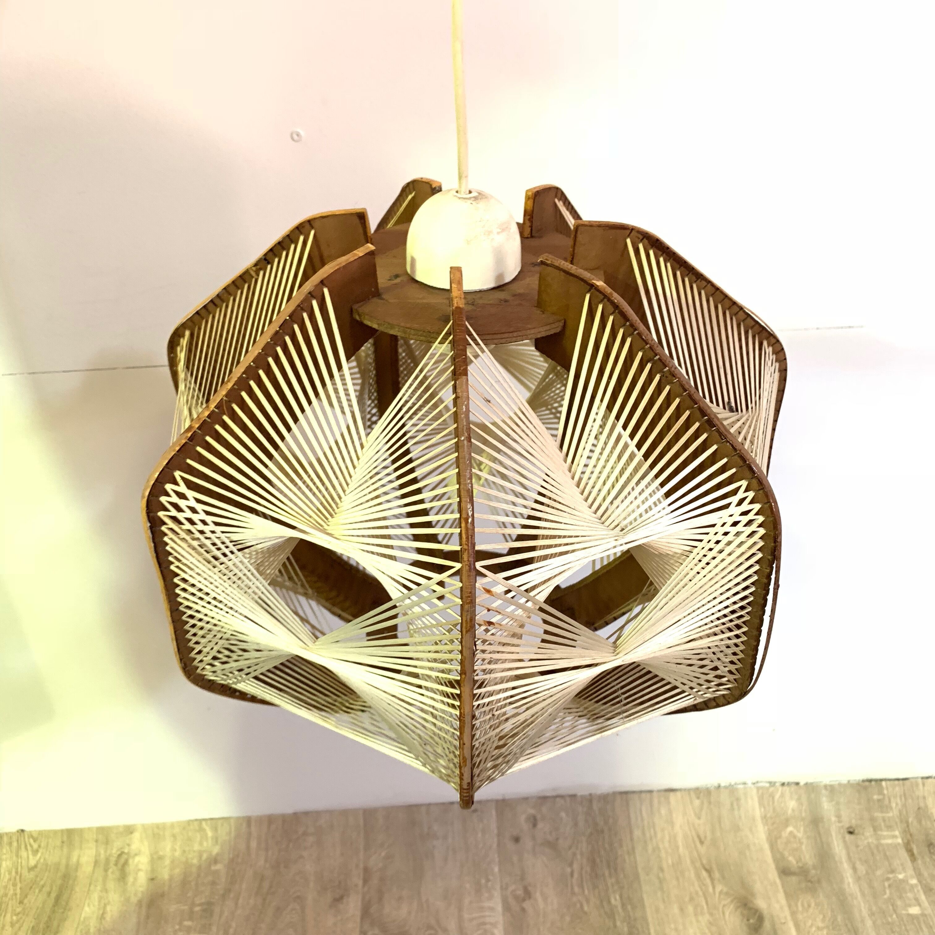 Scandinavian suspension in stretched wires