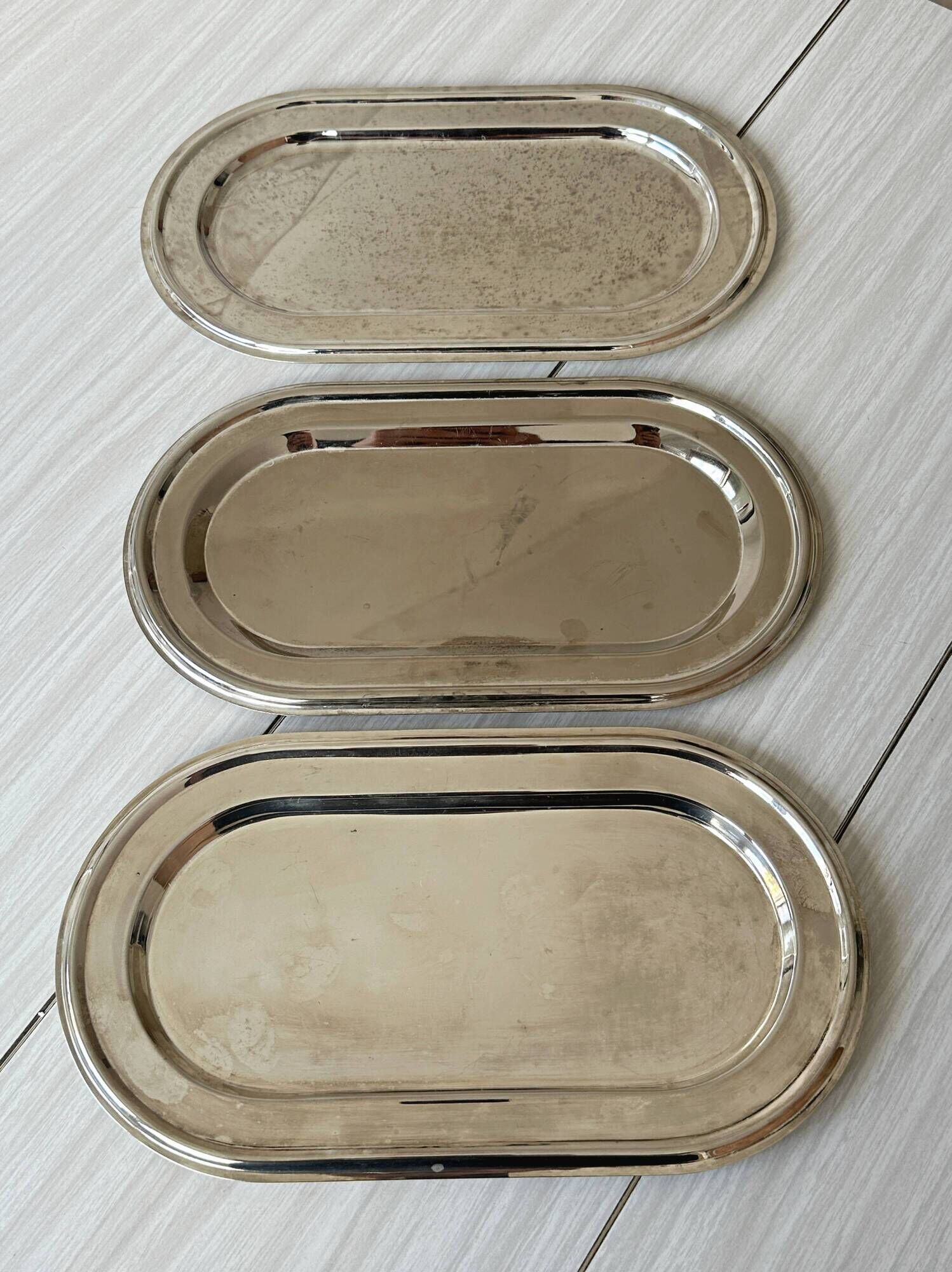 Set of 3 silver-plated trays with a very patinated finish.