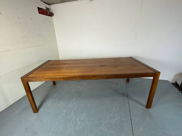Grande table à manger en teck de style danois du milieu du siècle, années 1960.
