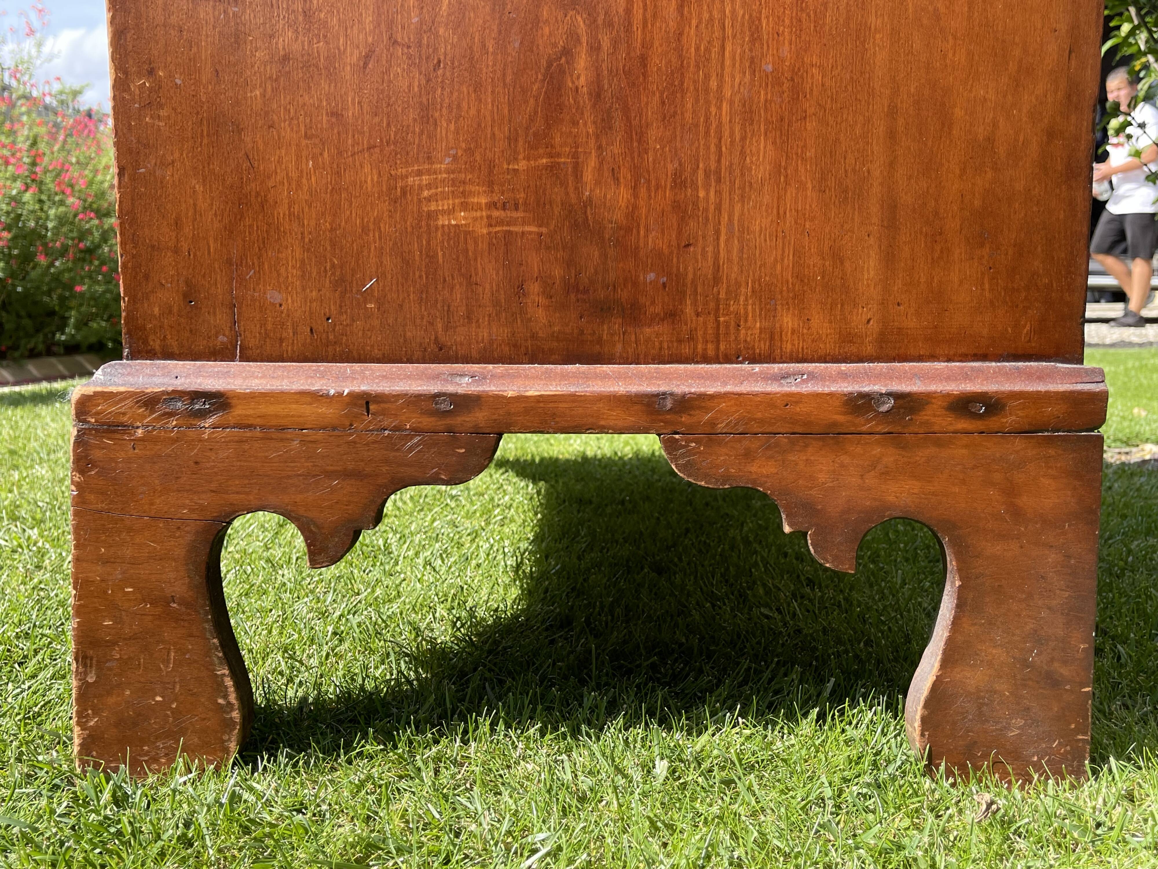 Semainier with support height in Mahogany