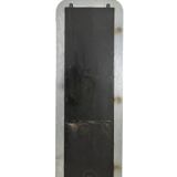 Miroir de forme rectangulaire, en métal poli. Italie, années 1970