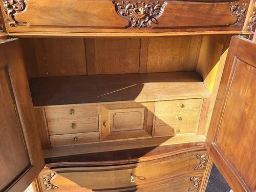 Rococo cabinet in walnut