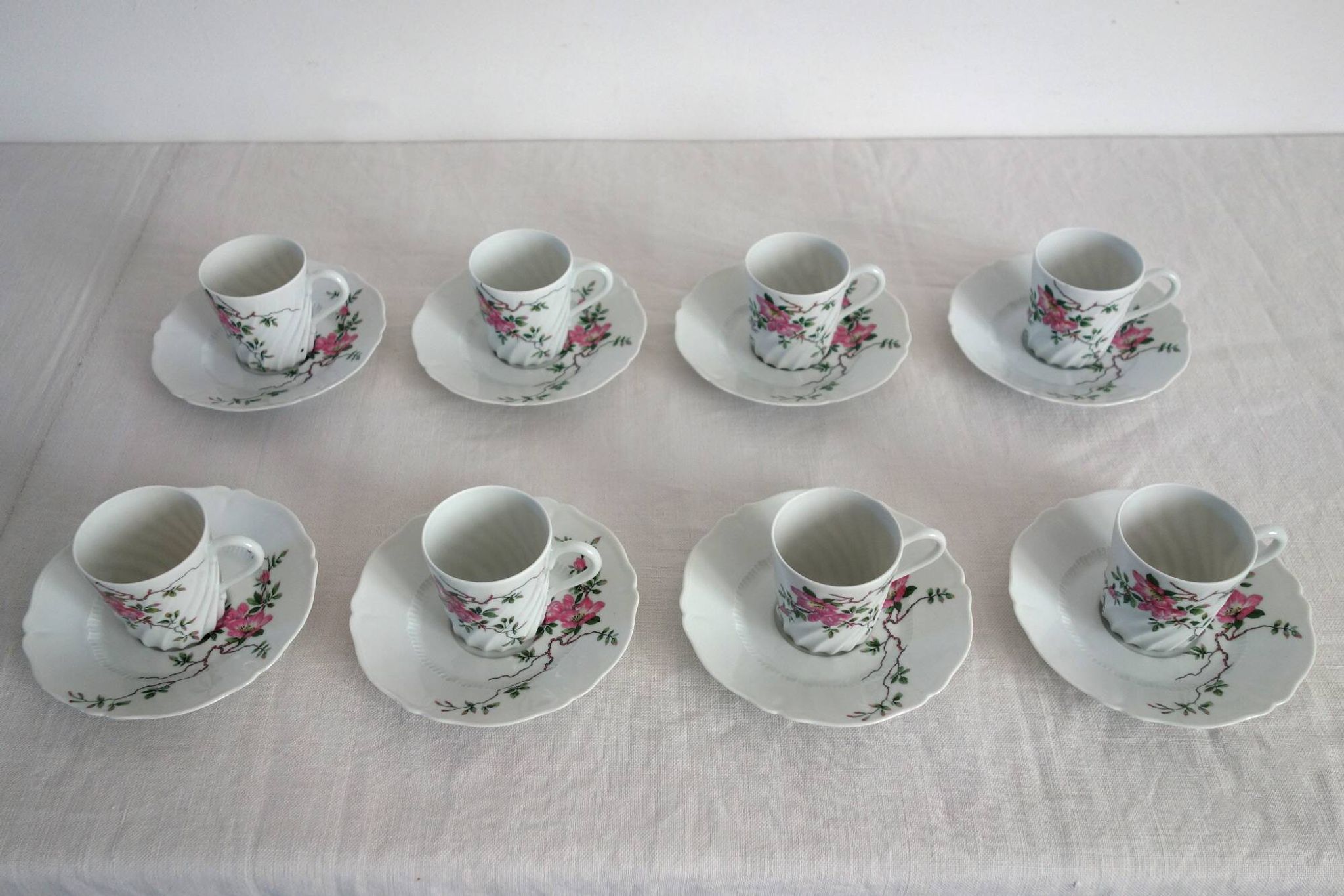 8 tasses à café modèle églantine, Haviland Limoges vintage